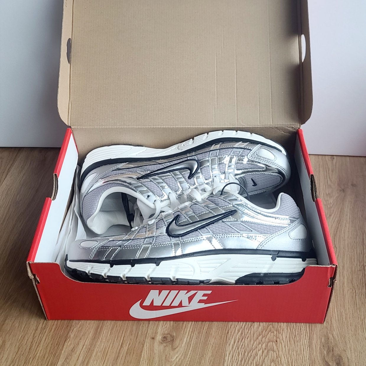 Nike P-6000 Metallic Silver 착용 스타일 - 4