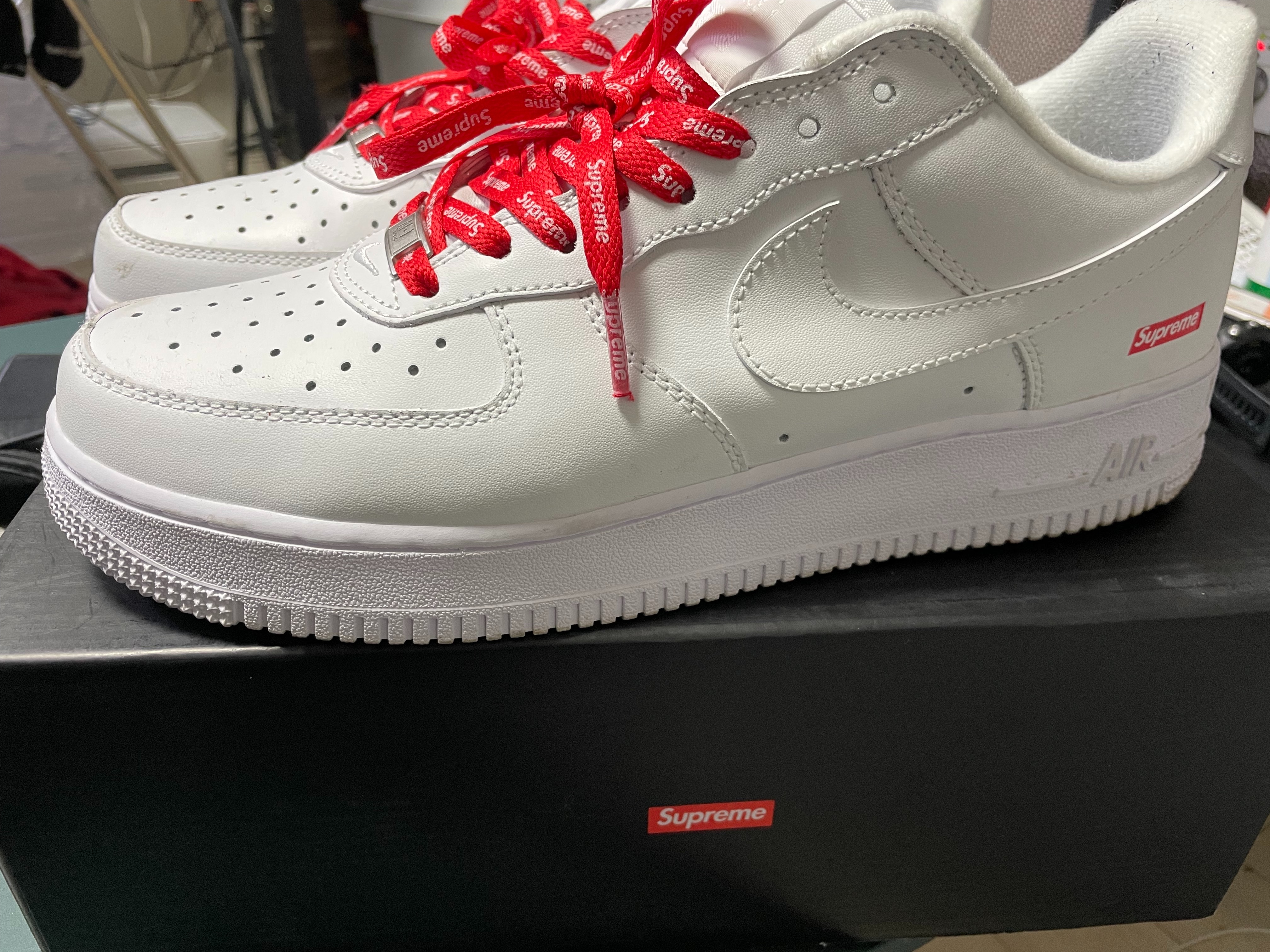 Nike x Supreme Air Force 1 Low White 착용 스타일