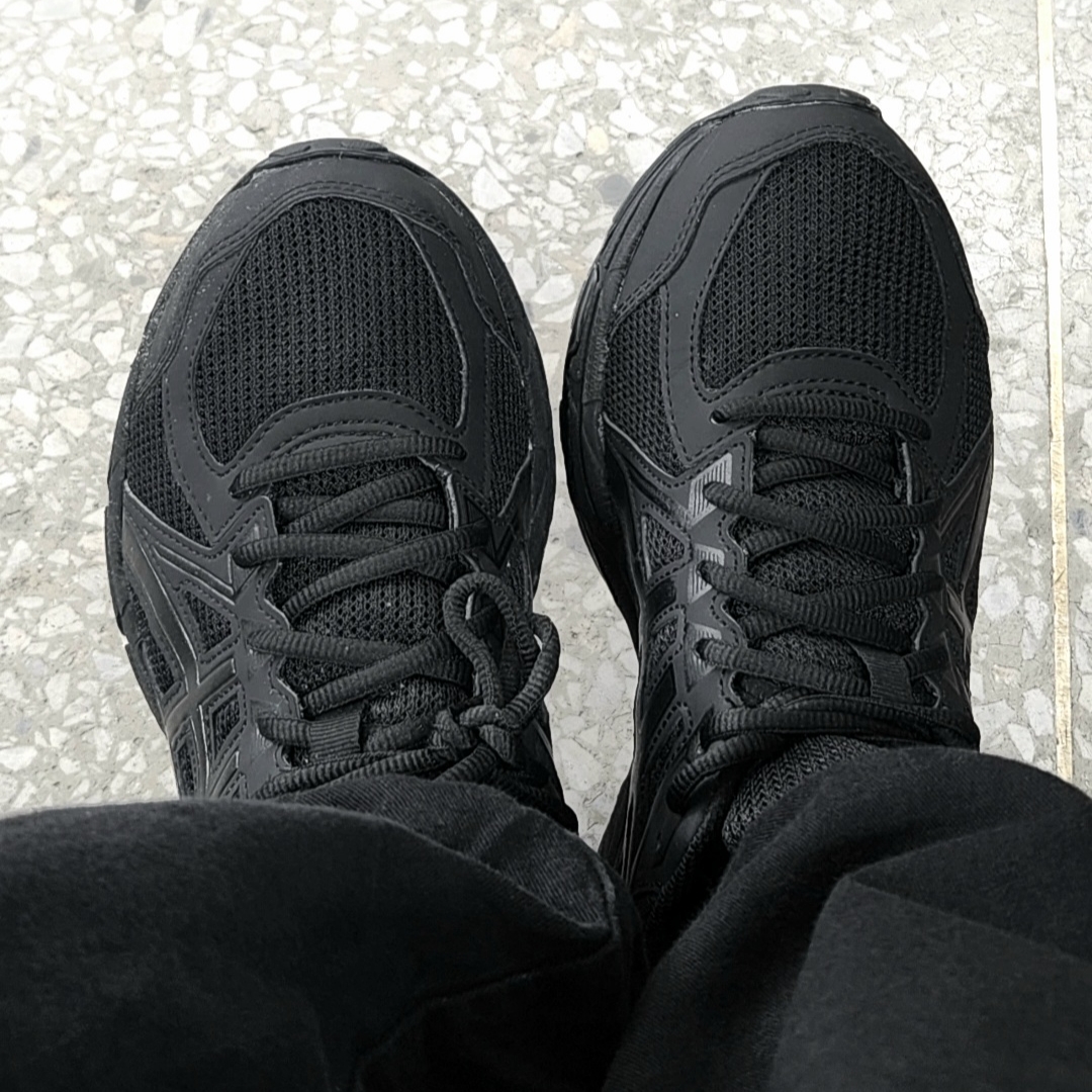 Asics Jog 100 T Black - 4E Extra Wide 착용 스타일