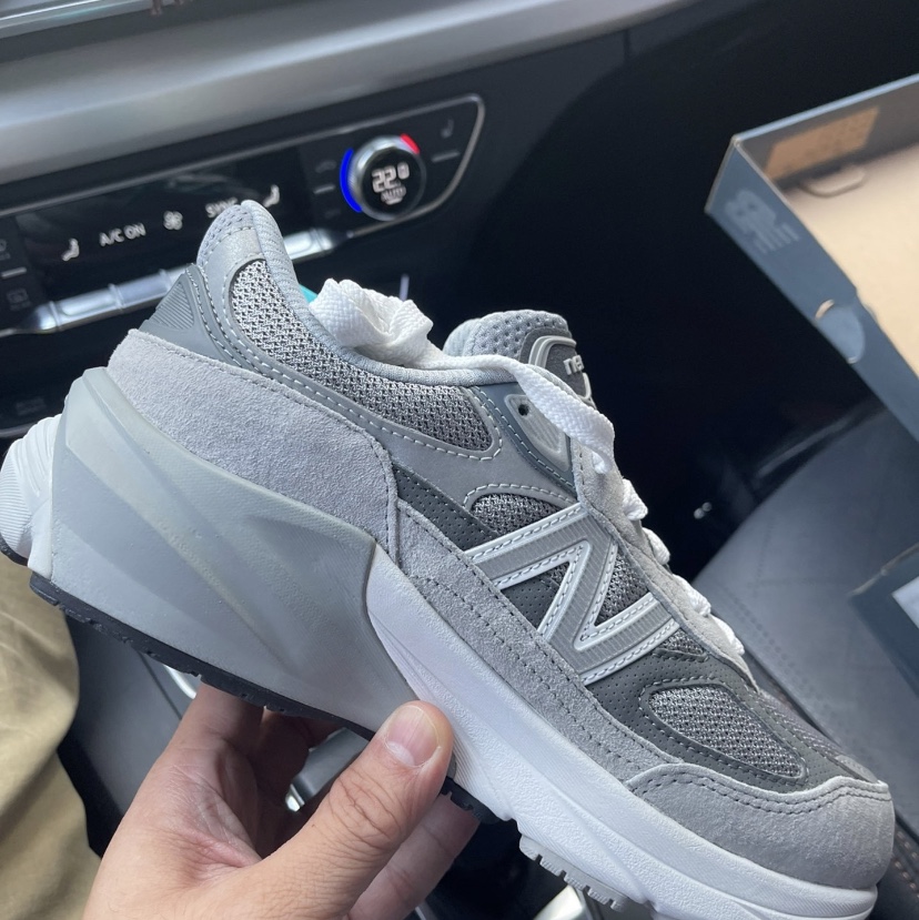 (GS) New Balance 990v6 Gray - W Wide 착용 스타일