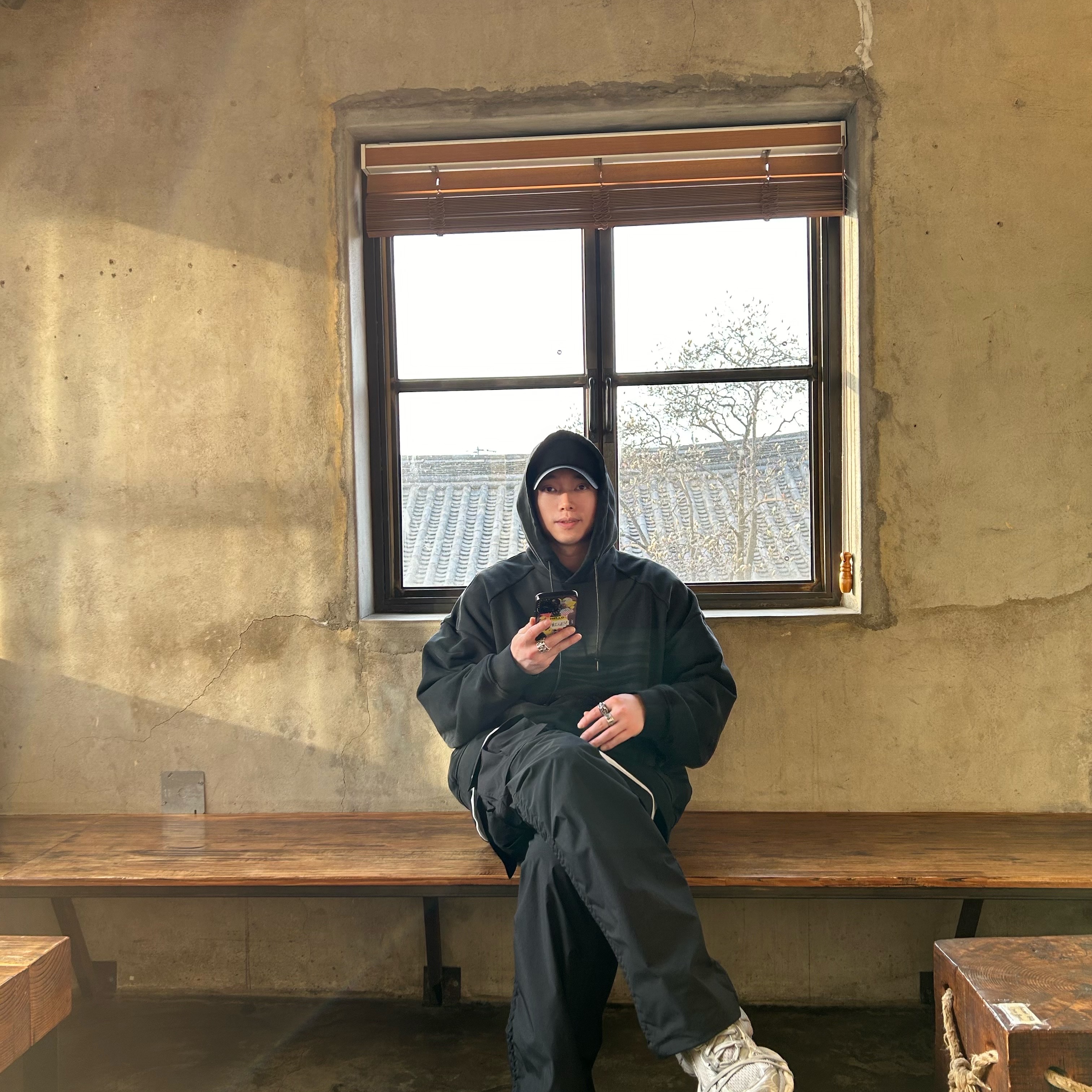 Juun.J Nylon Stan Collar String Jumper Black - 23FW, Juun.J Puckering Nylon Pants Black - 23FW 착용 스타일 - 3