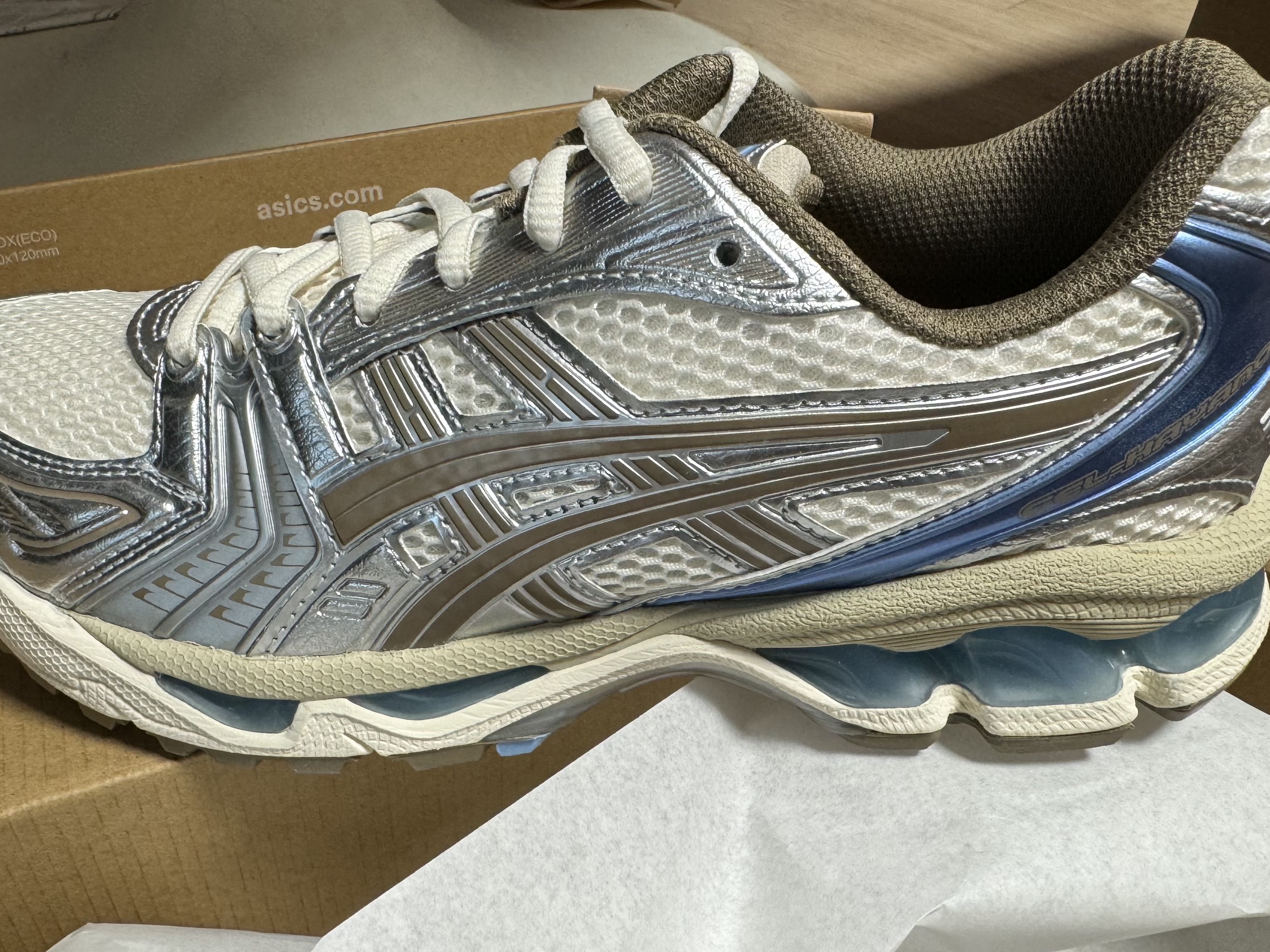 (W) Asics Gel-Kayano 14 Cream Pepper 착용 스타일 - 1