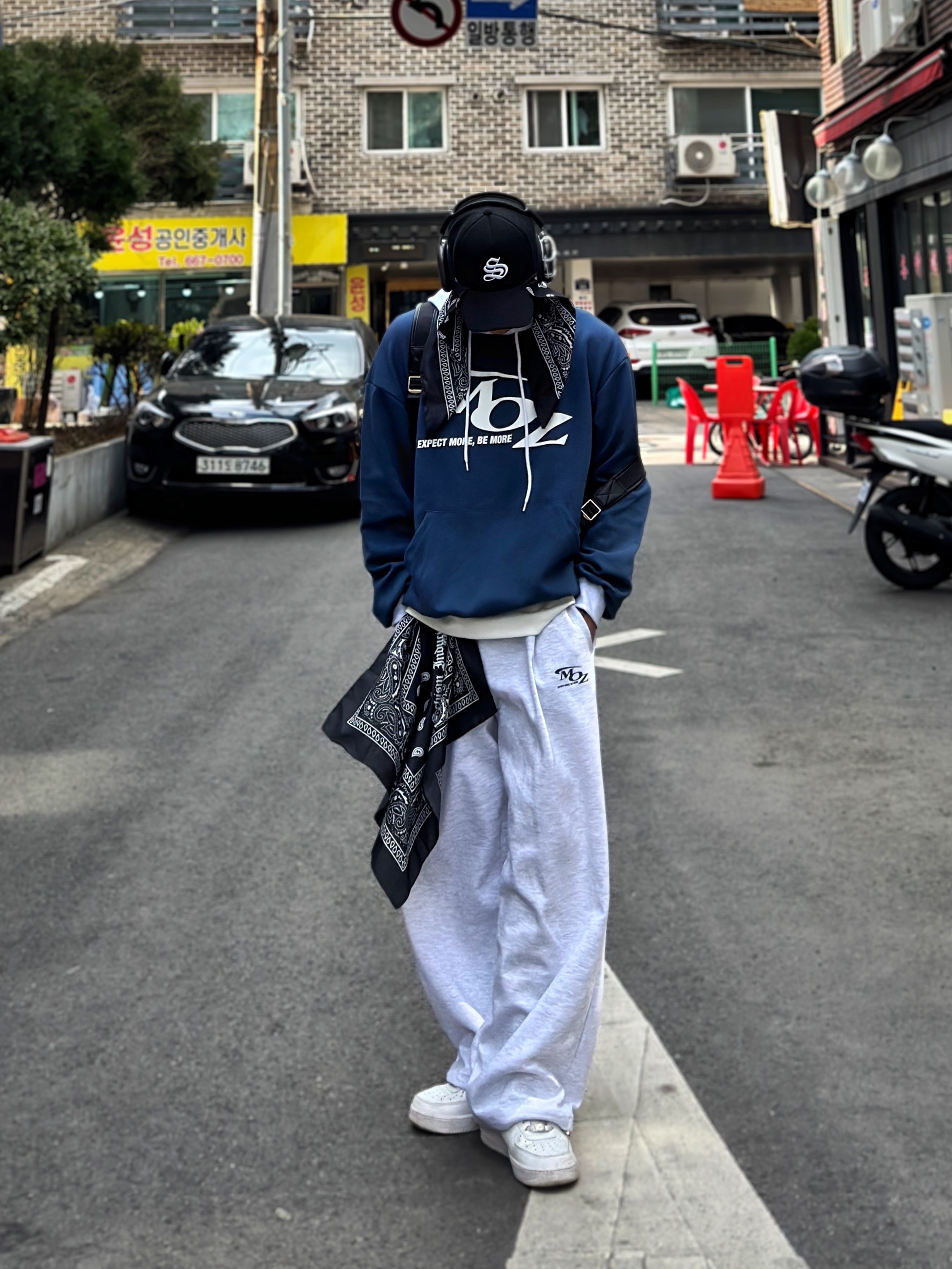 Test Artifact Era Origin Max 002x White, Apple AirPods Max Lightning Space Gray (Korean Ver.) 착용 스타일 - 2