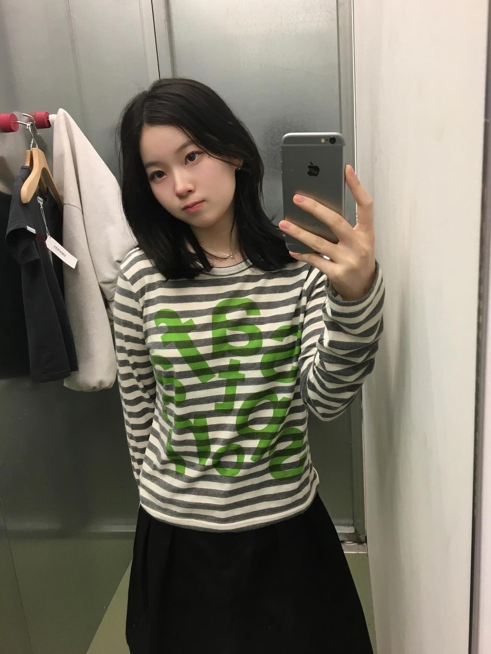 [KREAM 단독] Safarispot Women 1/2 Ticketing Stripe Border Tee Gray 착용 스타일