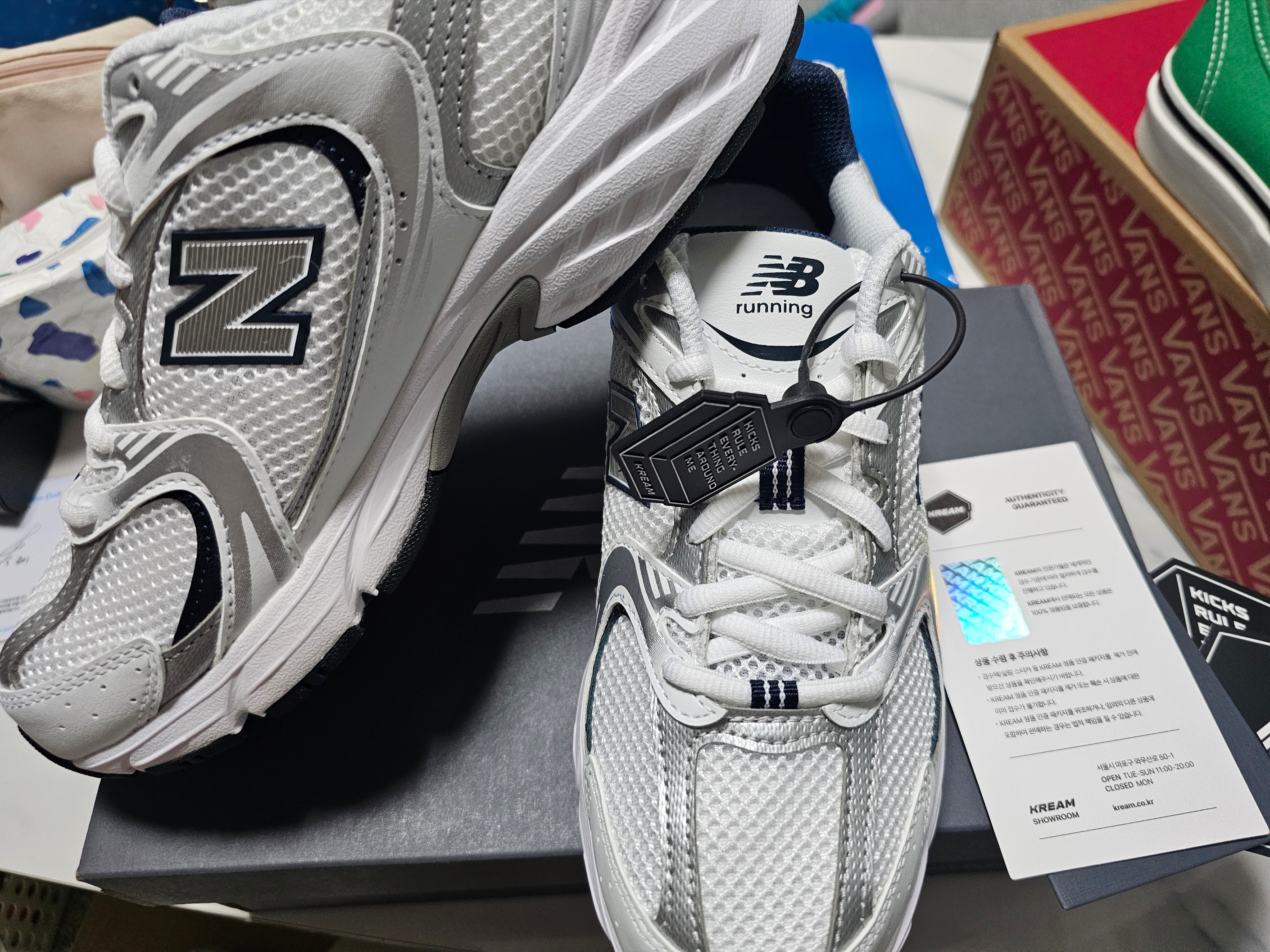 New Balance 530 White 착용 스타일