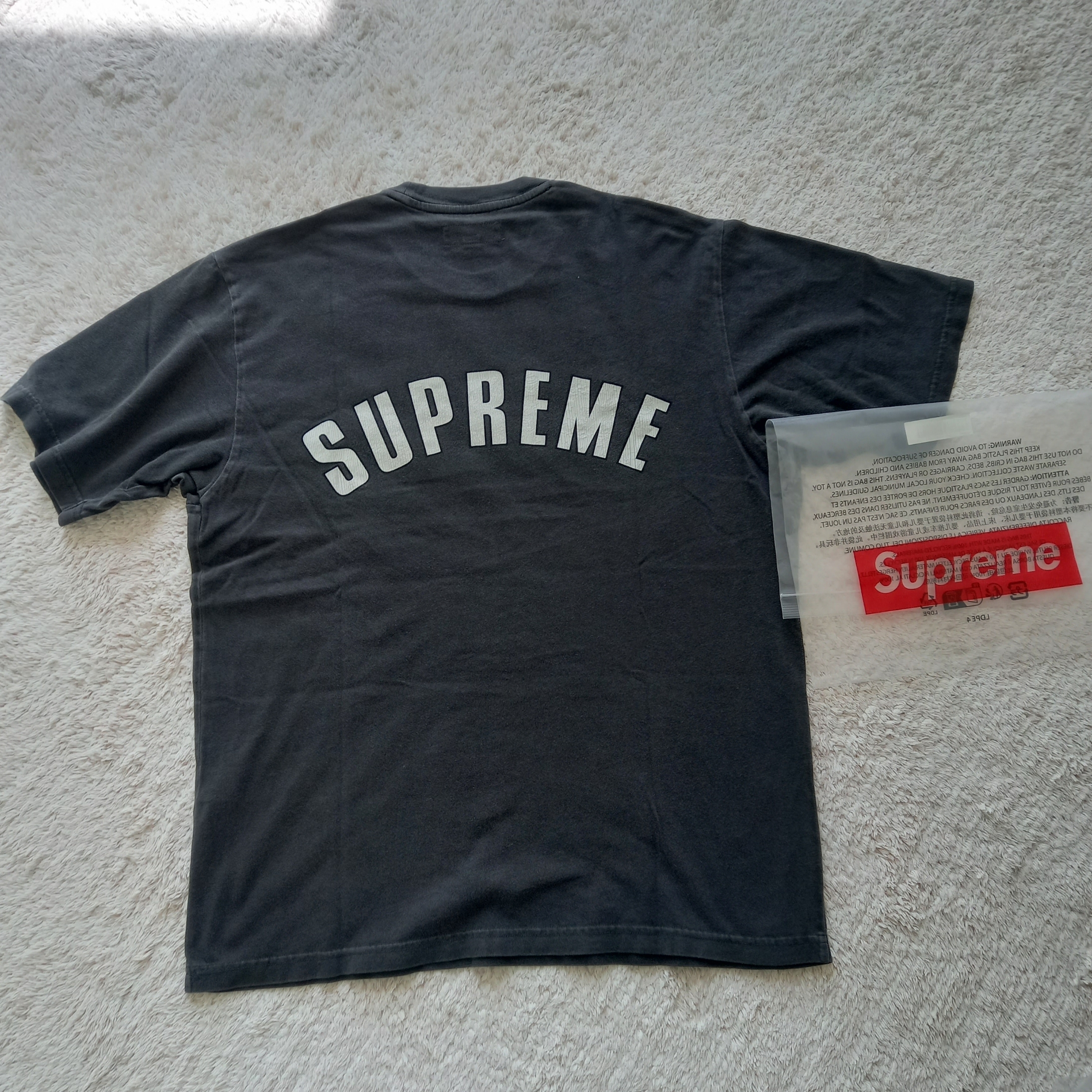 Supreme Cracked Arc S/S Top Black - 24SS 착용 스타일 - 3