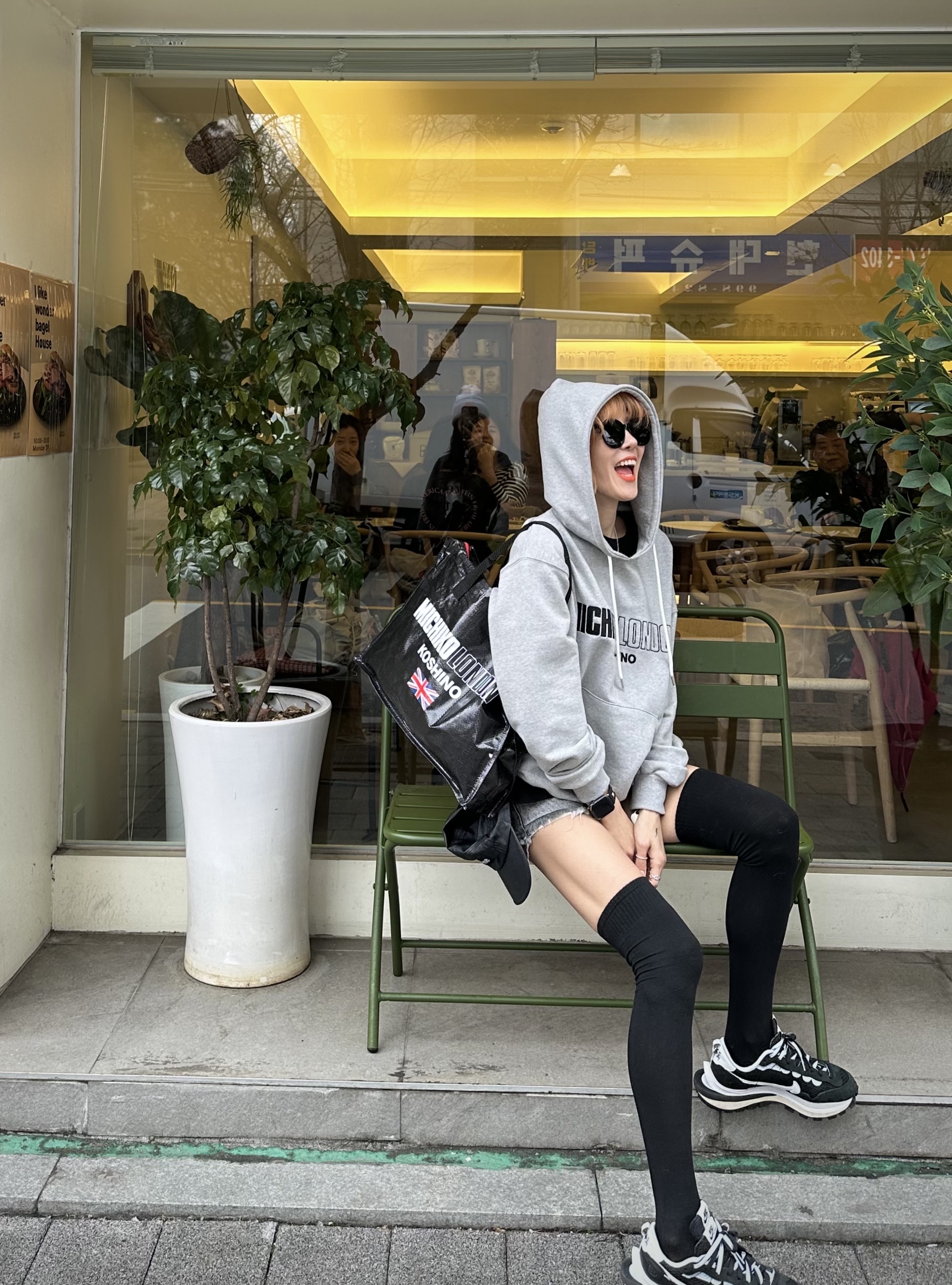 Nike x Sacai VaporWaffle Black White 착용 스타일 - 2