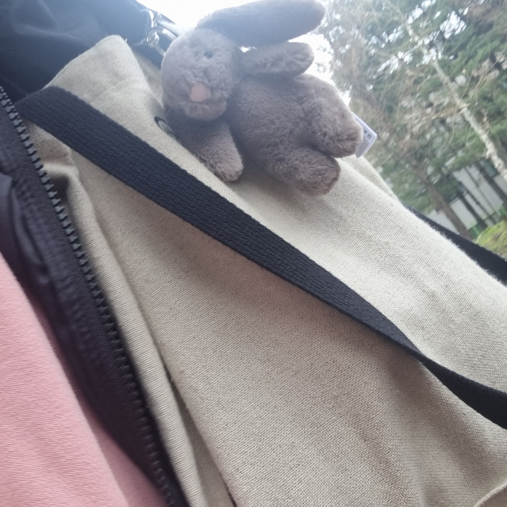 Jellycat Bashful Bunny Truffle Bag Charm Brown 착용 스타일