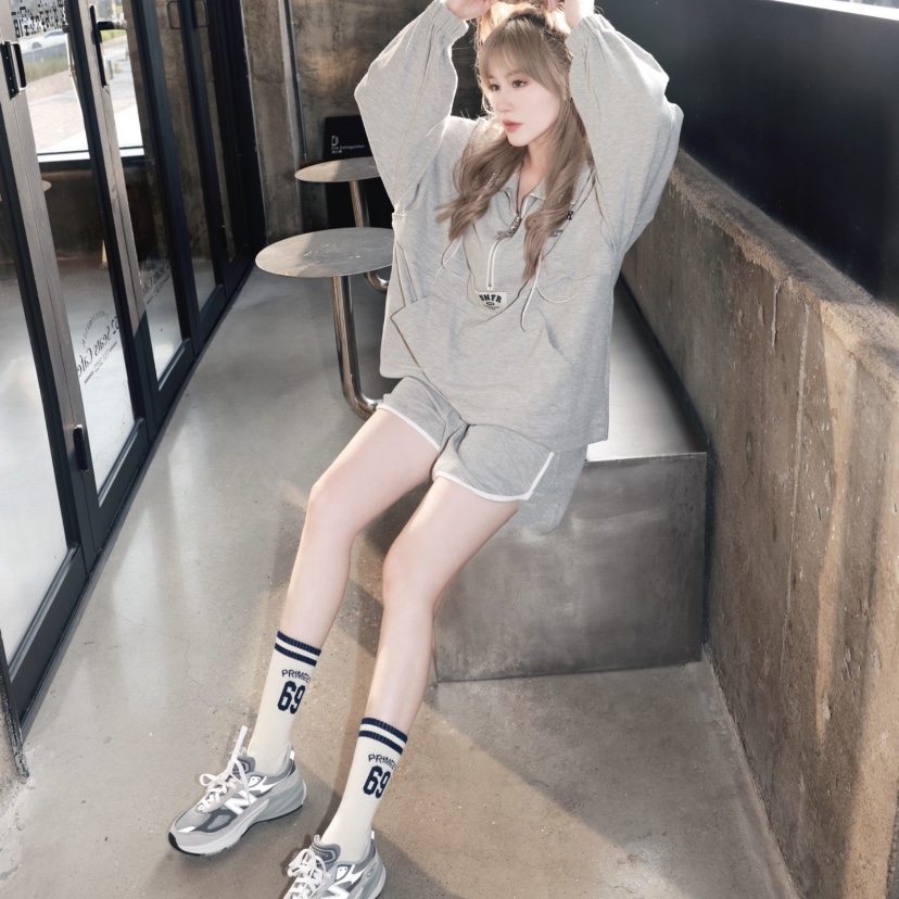 (GS) New Balance 990v6 Gray - W Wide 착용 스타일