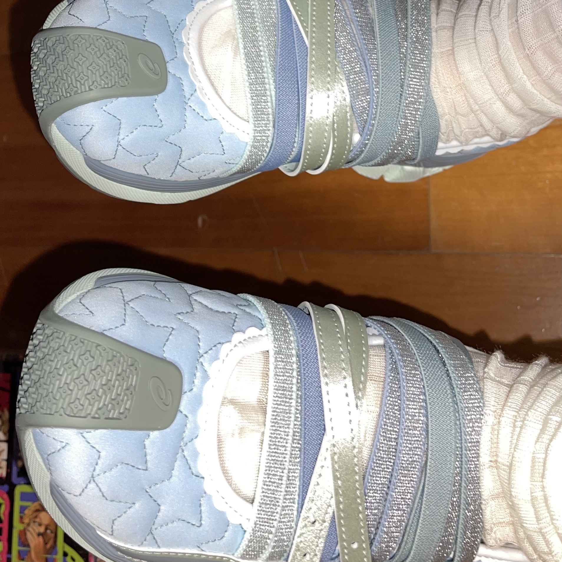 (W) Asics x Kiko Kostadinov x Heaven by Marc Jacobs Gel-Lokros Faded Denim Pale Aqua 착용 스타일 - 1