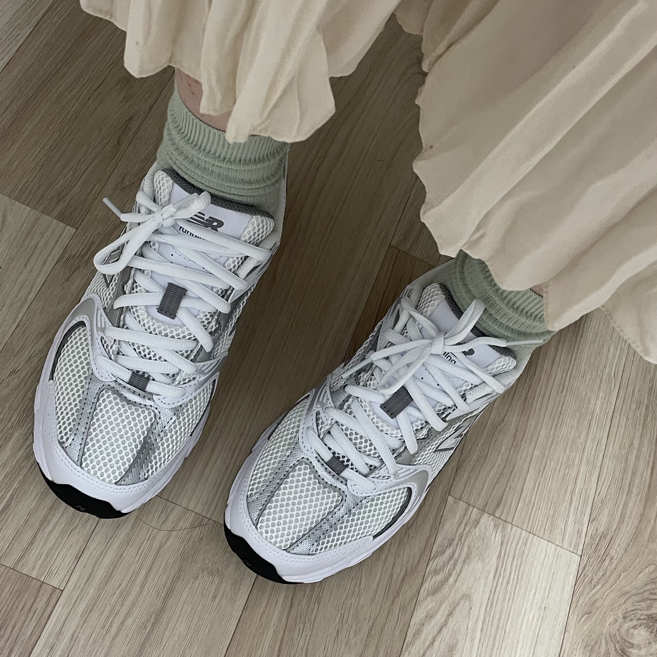New Balance 530 White Silver 착용 스타일