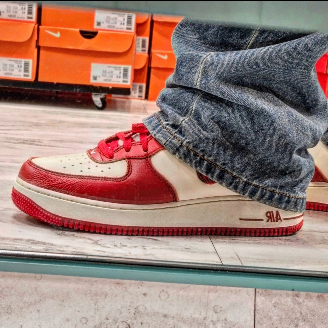 Nike Air Force 1 Mid '07 LX University Red and Pale Ivory 착용 스타일 - 1