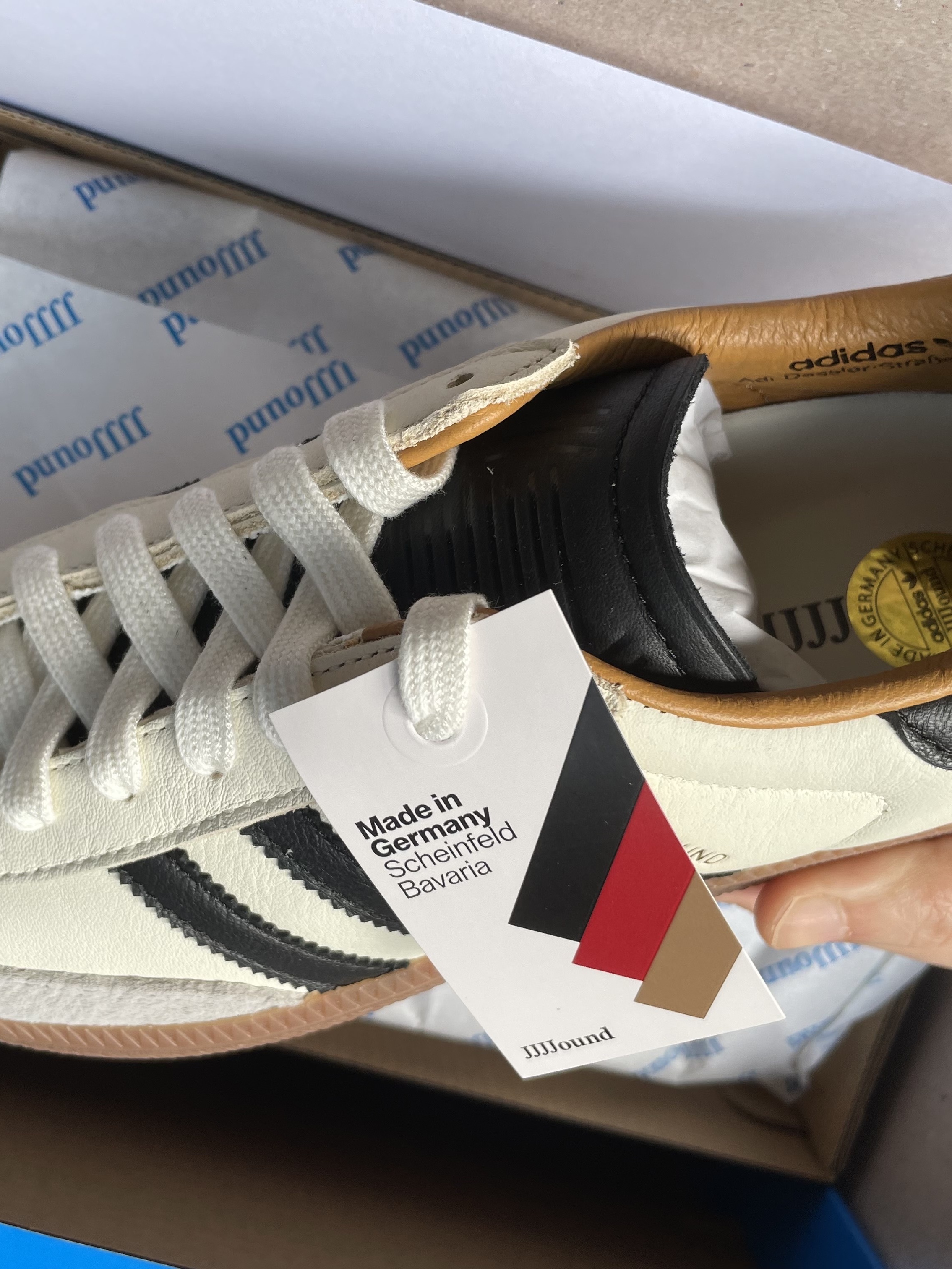 Adidas x JJJJound Samba OG Off White Core Black 착용 스타일 - 2