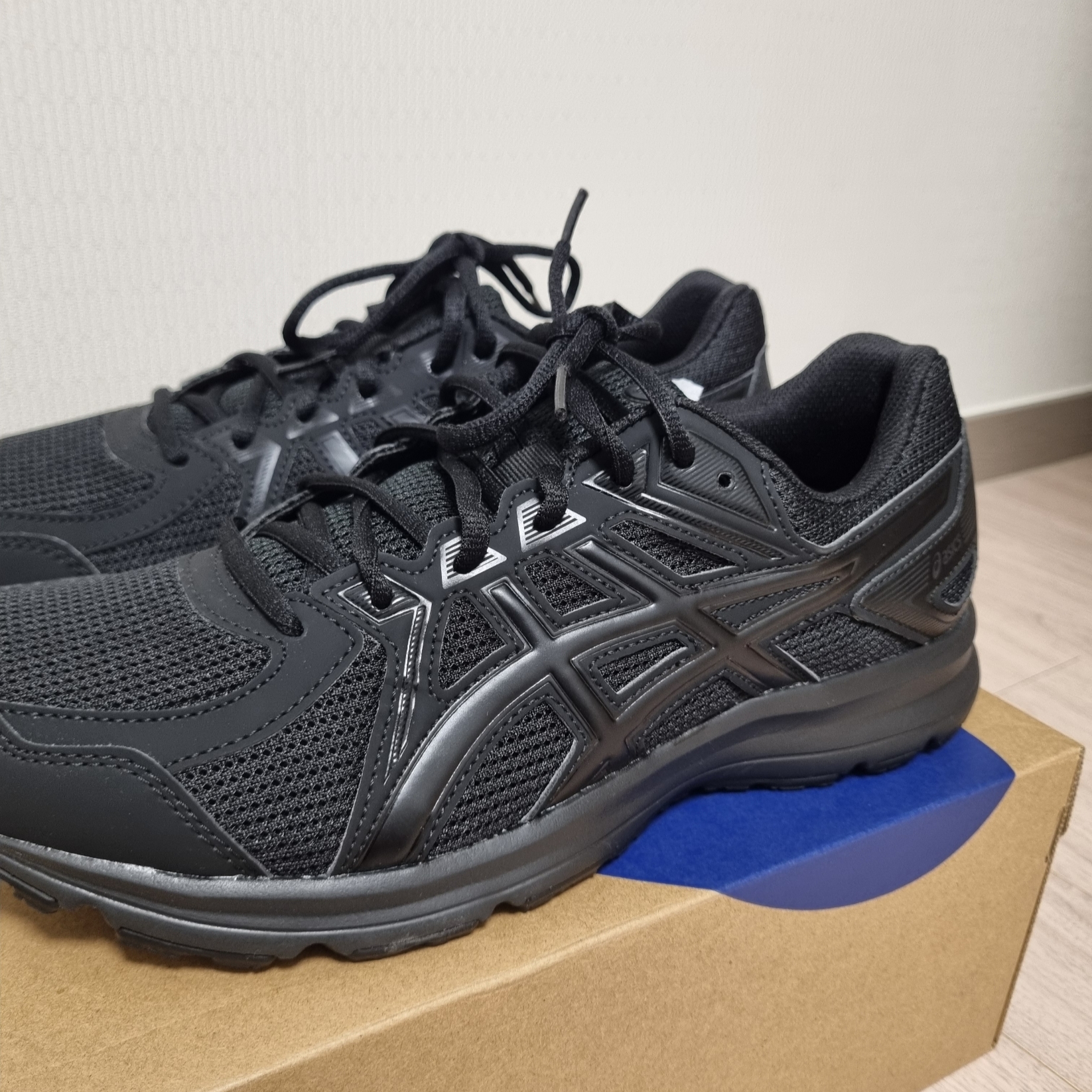 Asics Jog 100 2 Black 착용 스타일 - 1