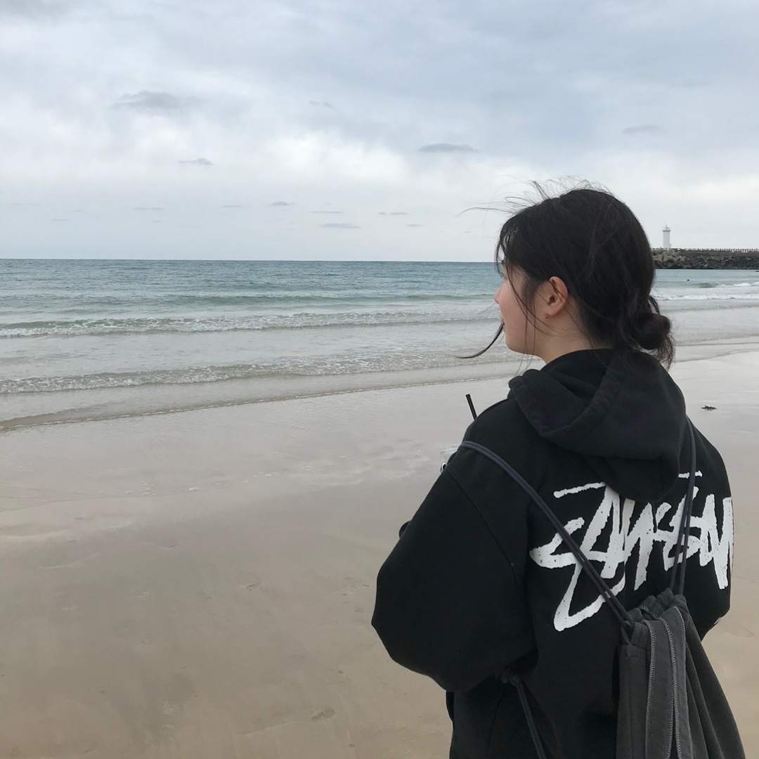 Stussy Big Stock Hoodie Black, IAB Studio Pigment Sack Black 착용 스타일 - 1
