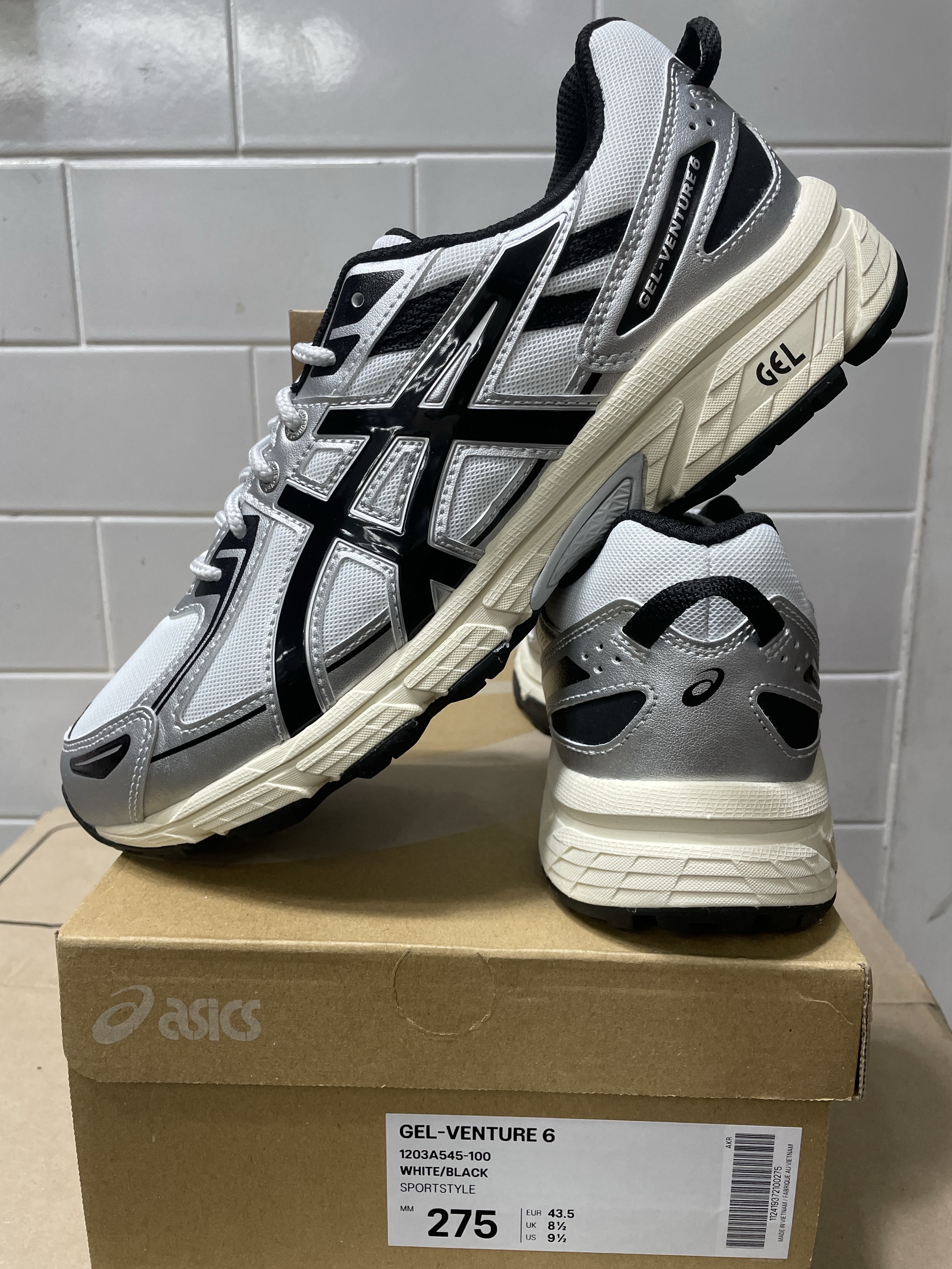 Asics Gel-Venture 6 White Black 착용 스타일