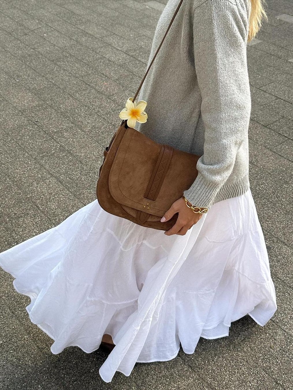 [KREAM 단독] Maison Cleo Women White Cotton English Embroidered Flared Mid-Length Skirt White, Saenginstudios Corset Shirring Ruffle Skirt White 착용 스타일 - 4