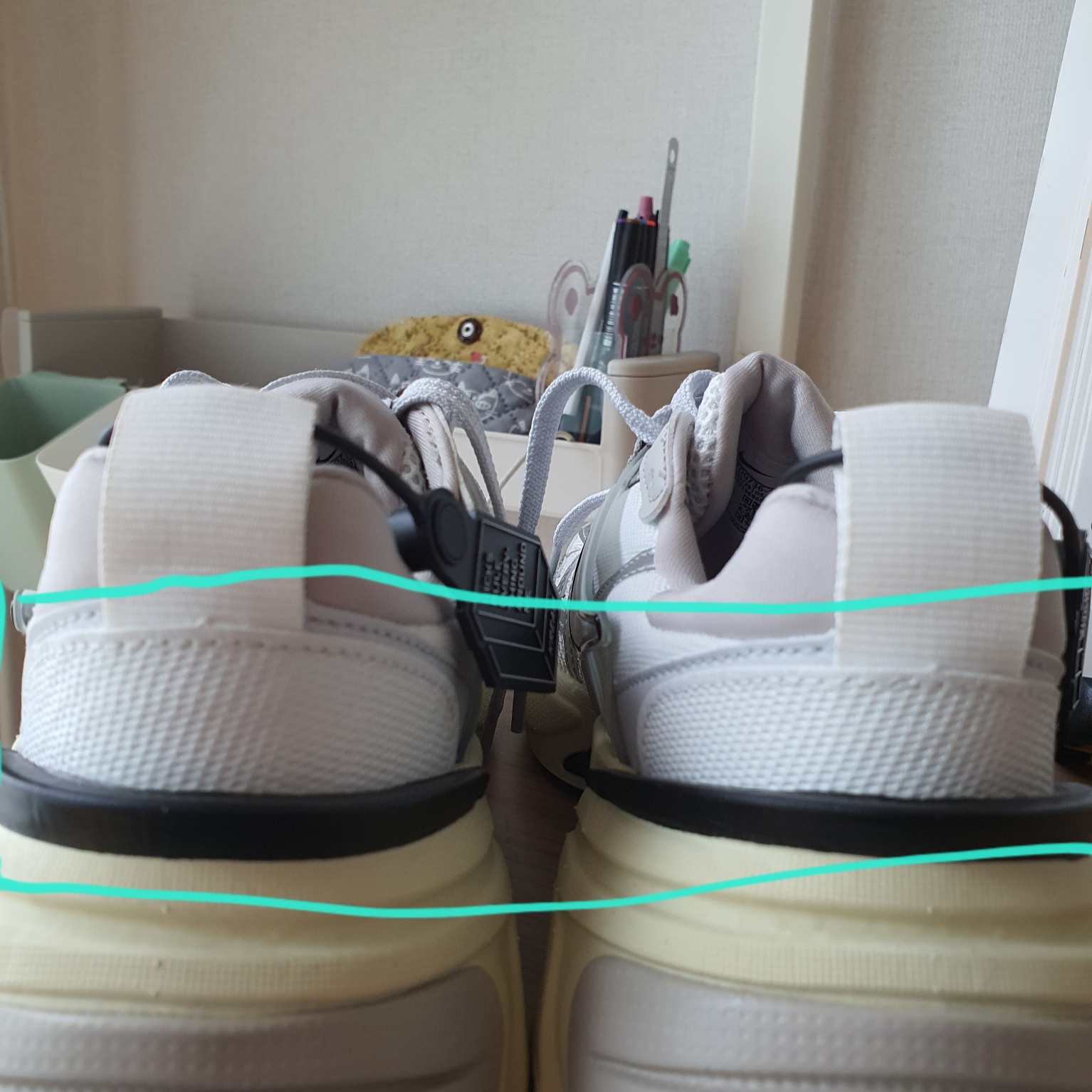 Nike V2K Run Summit White Metallic Silver 착용 스타일