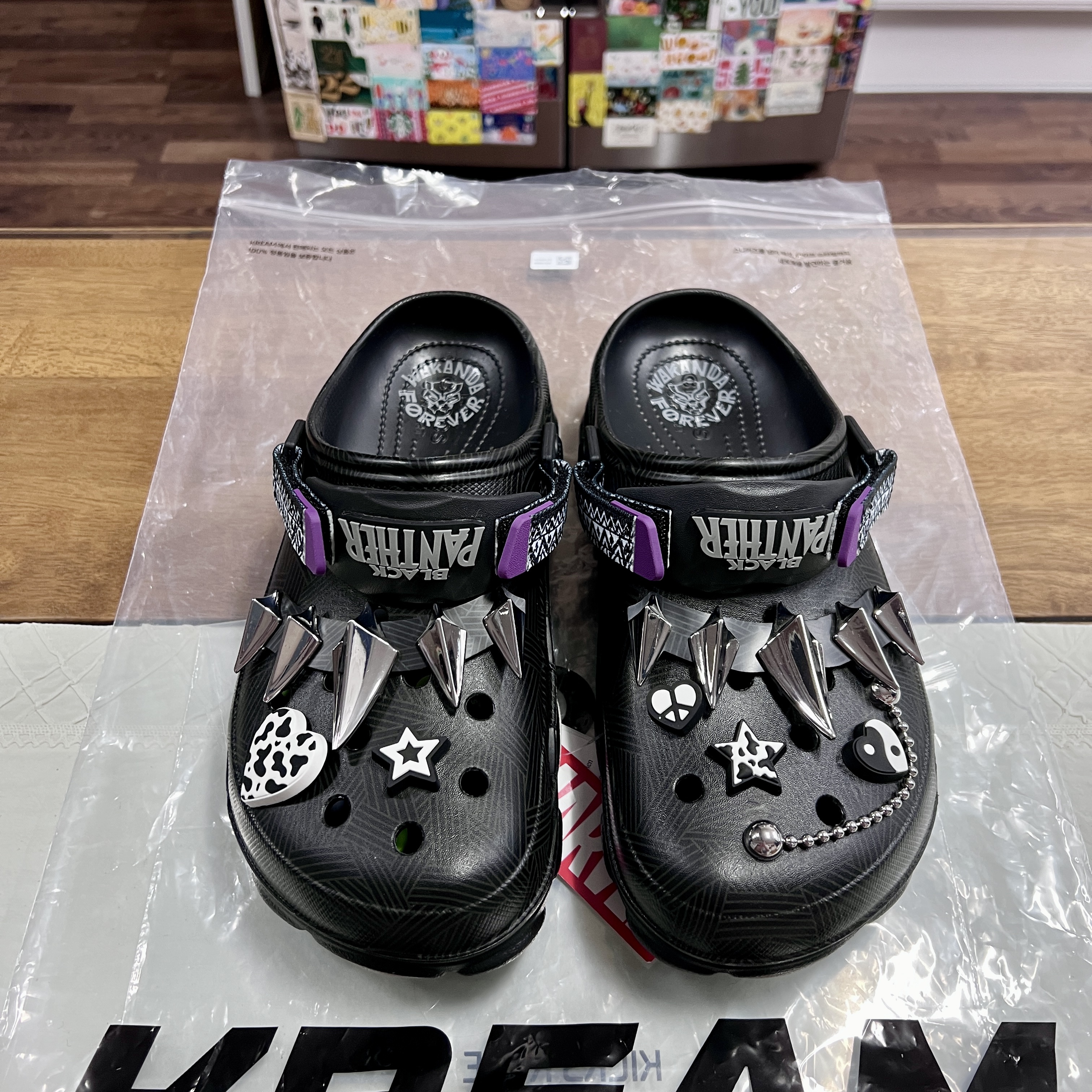 Crocs x Black Panther All Terrain Clog Black 착용 스타일