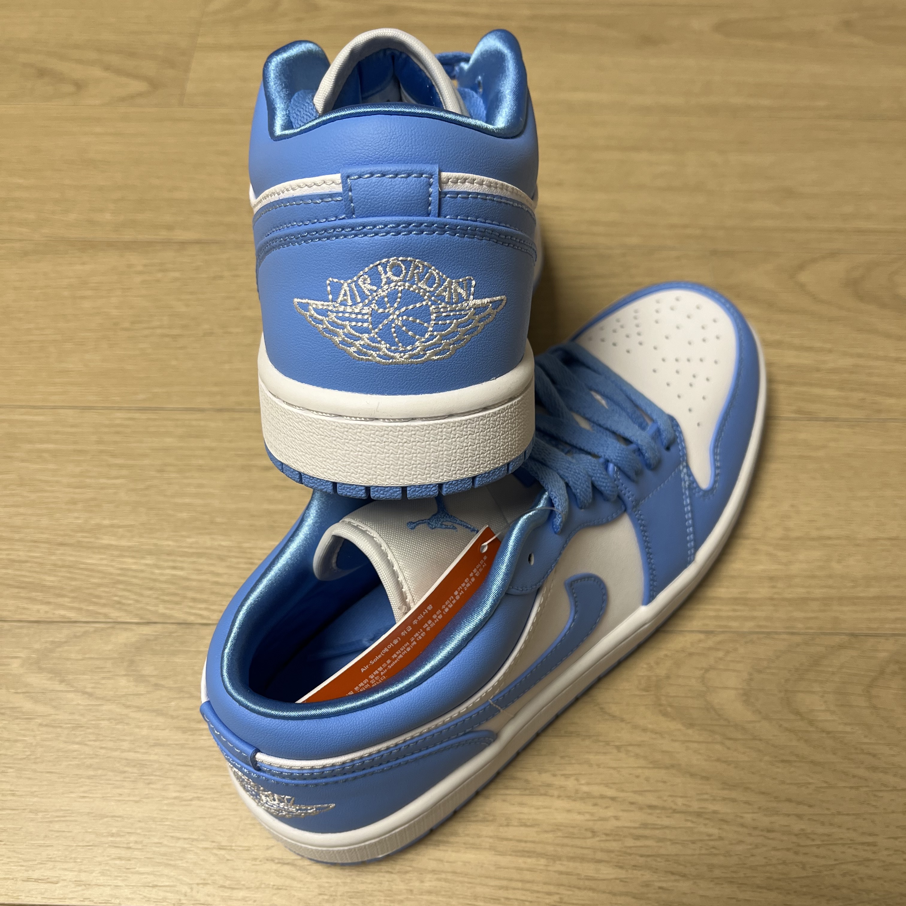 (W) Jordan 1 Low UNC University Blue 착용 스타일 - 2