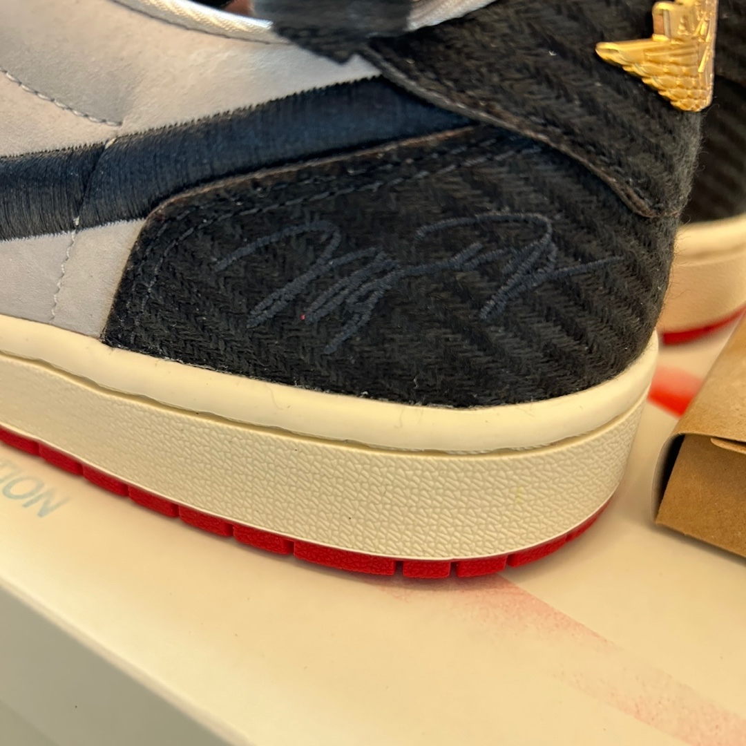 Jordan 1 x Trophy Room Retro Low OG SP Sail Varsity Red 착용 스타일 - 2