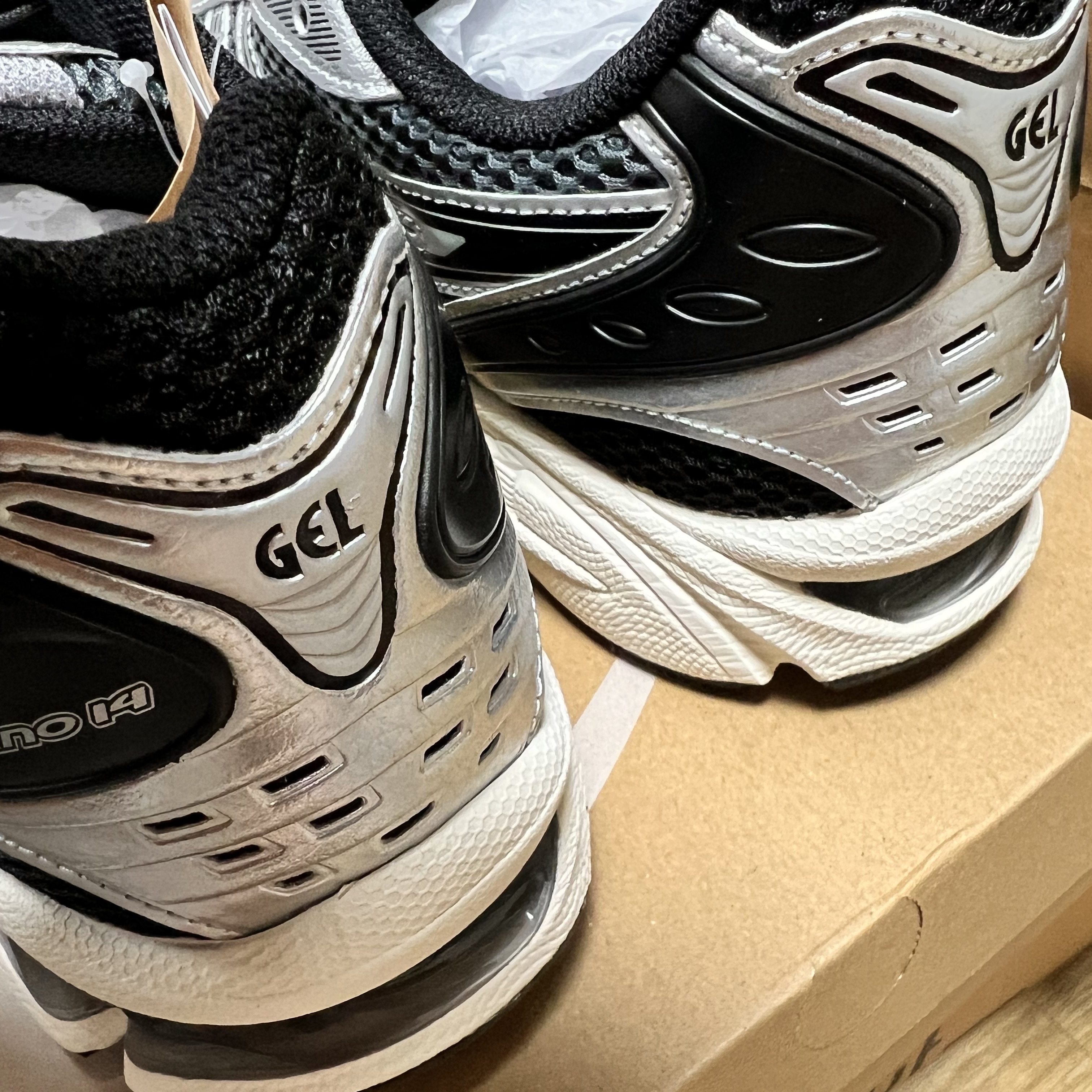 Asics Unlimited Gel-Kayano 14 Carrier Grey Black 착용 스타일 - 3