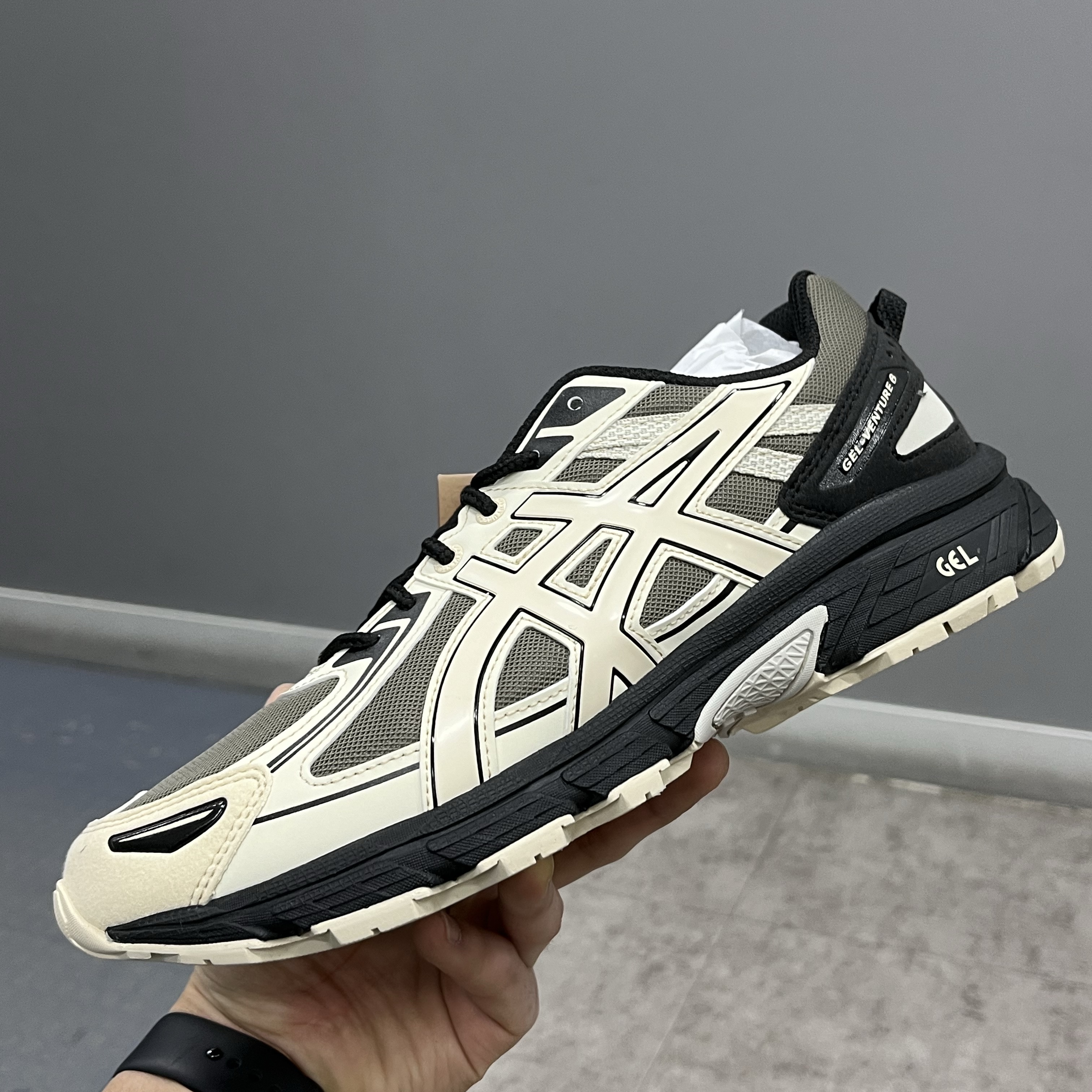 Asics Gel-Venture 6 Mink Vanila 착용 스타일