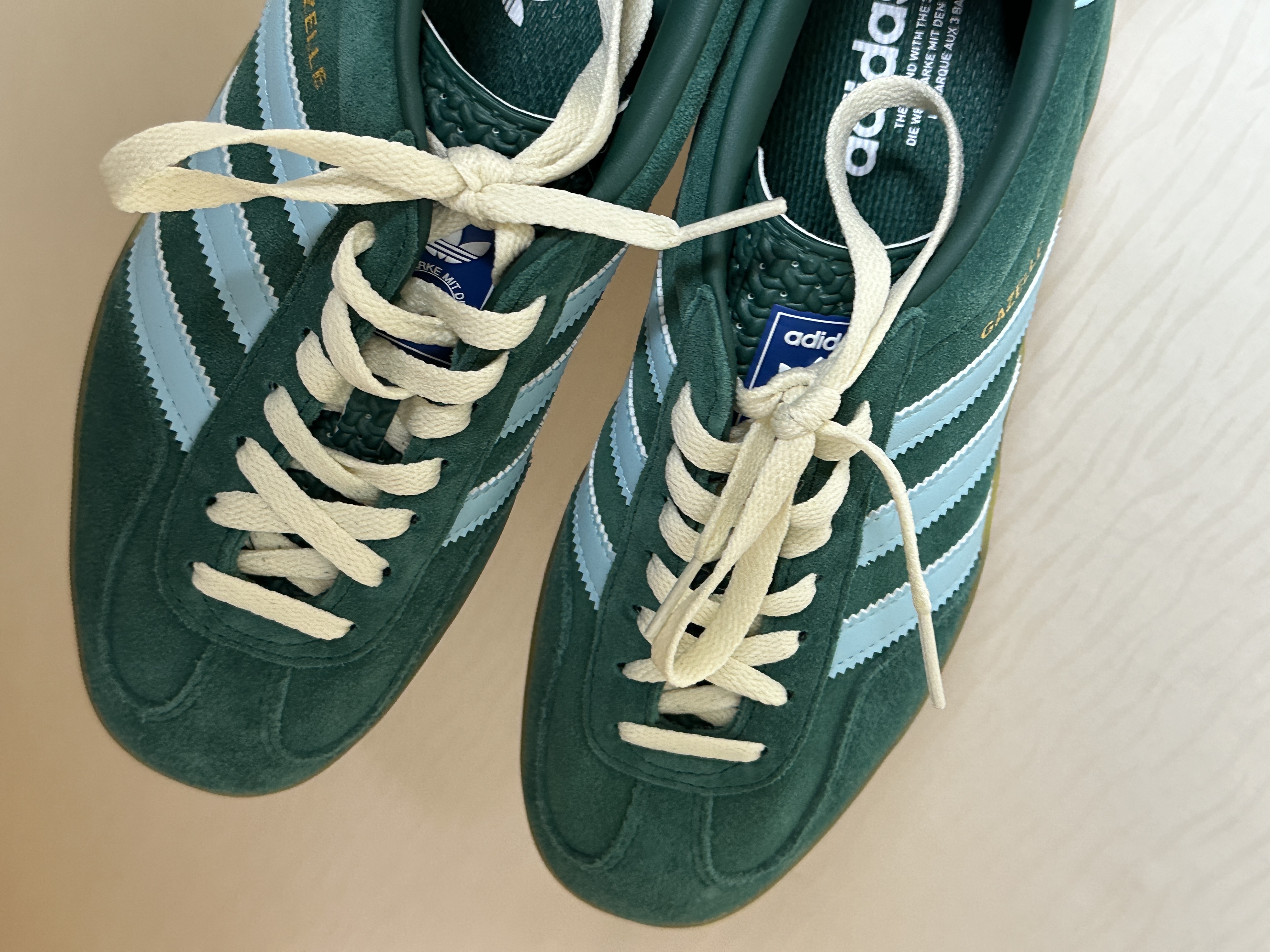 Adidas Gazelle Indoor Collegiate Green Hazy Sky 착용 스타일