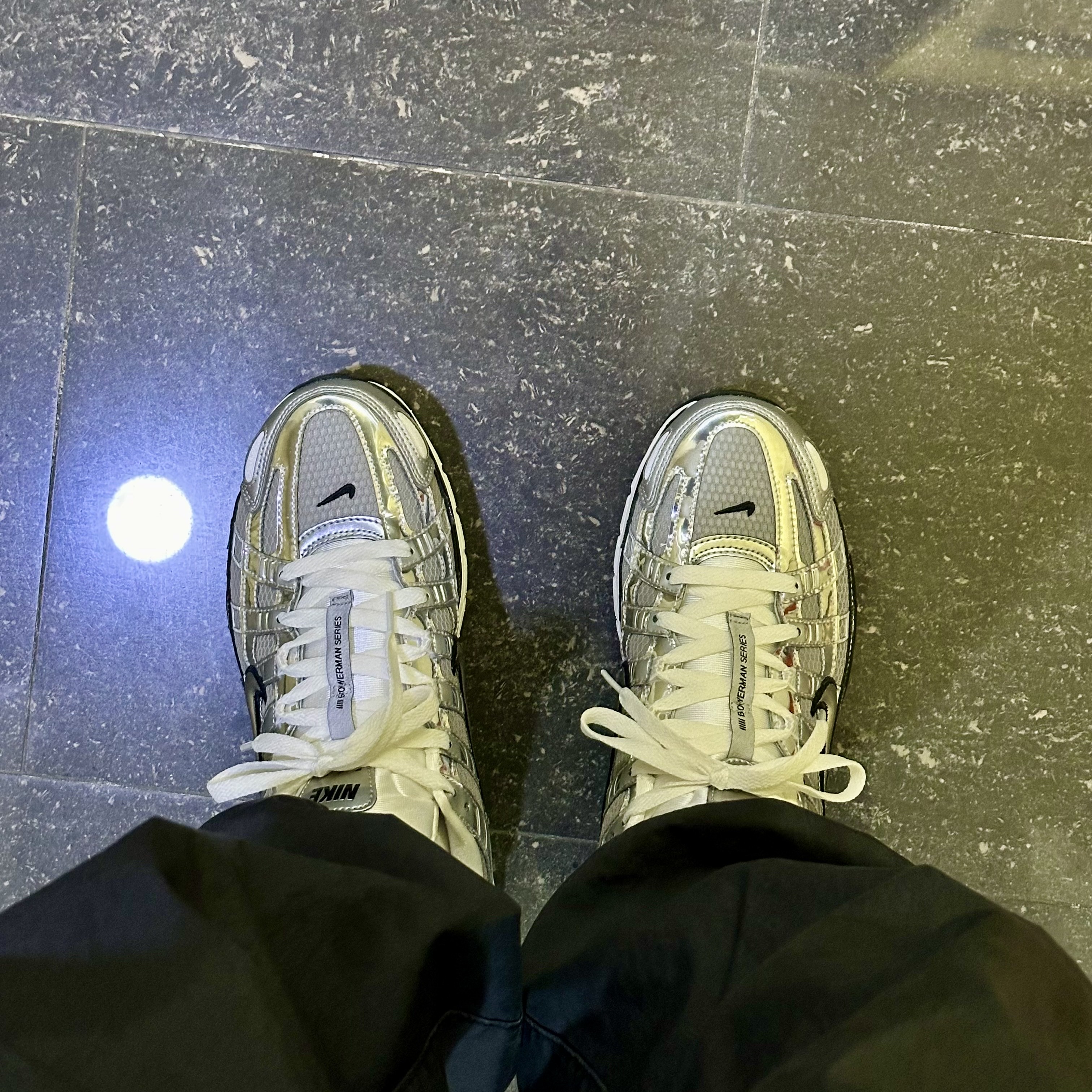 Nike P-6000 Metallic Silver 착용 스타일