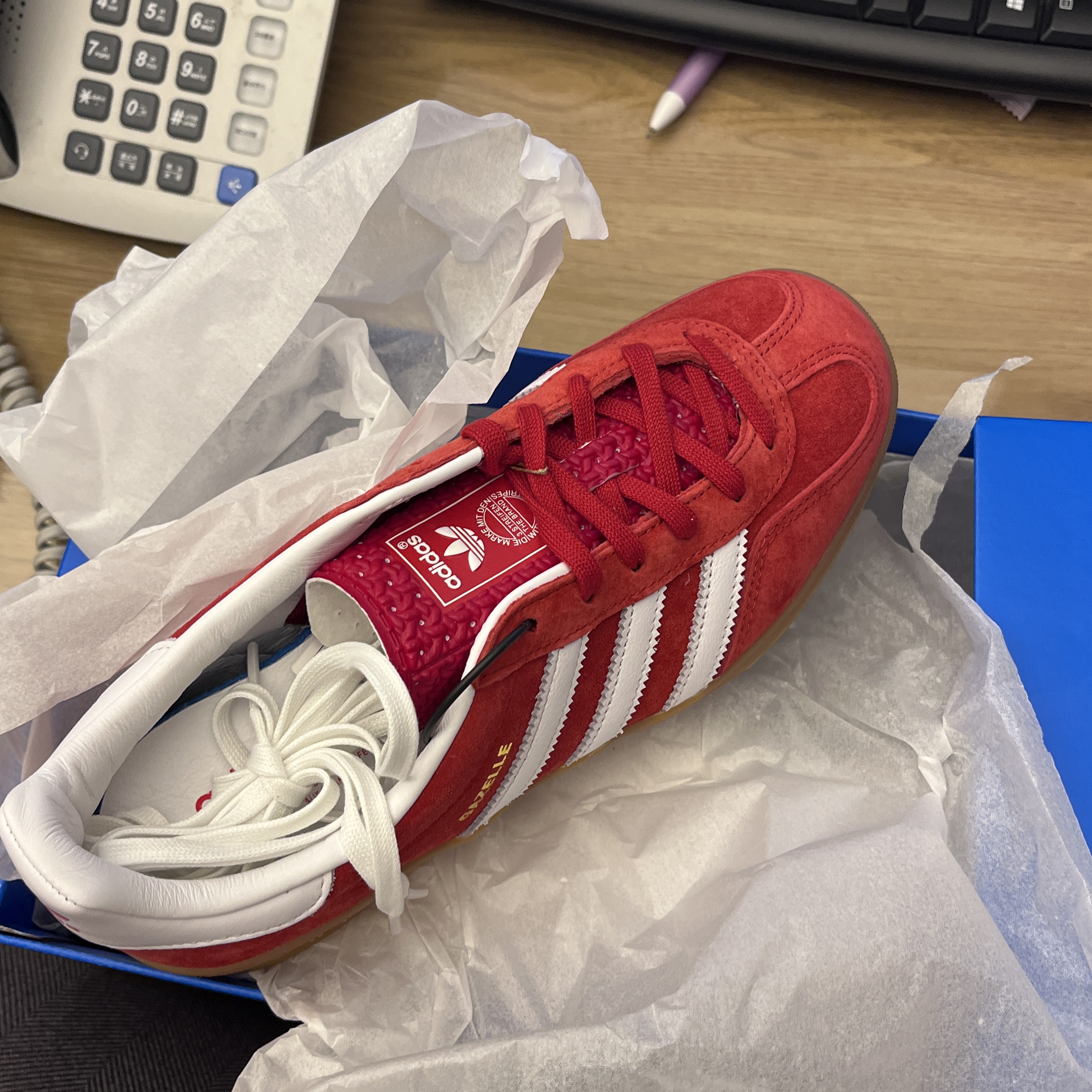 Adidas Gazelle Indoor Scarlet 착용 스타일