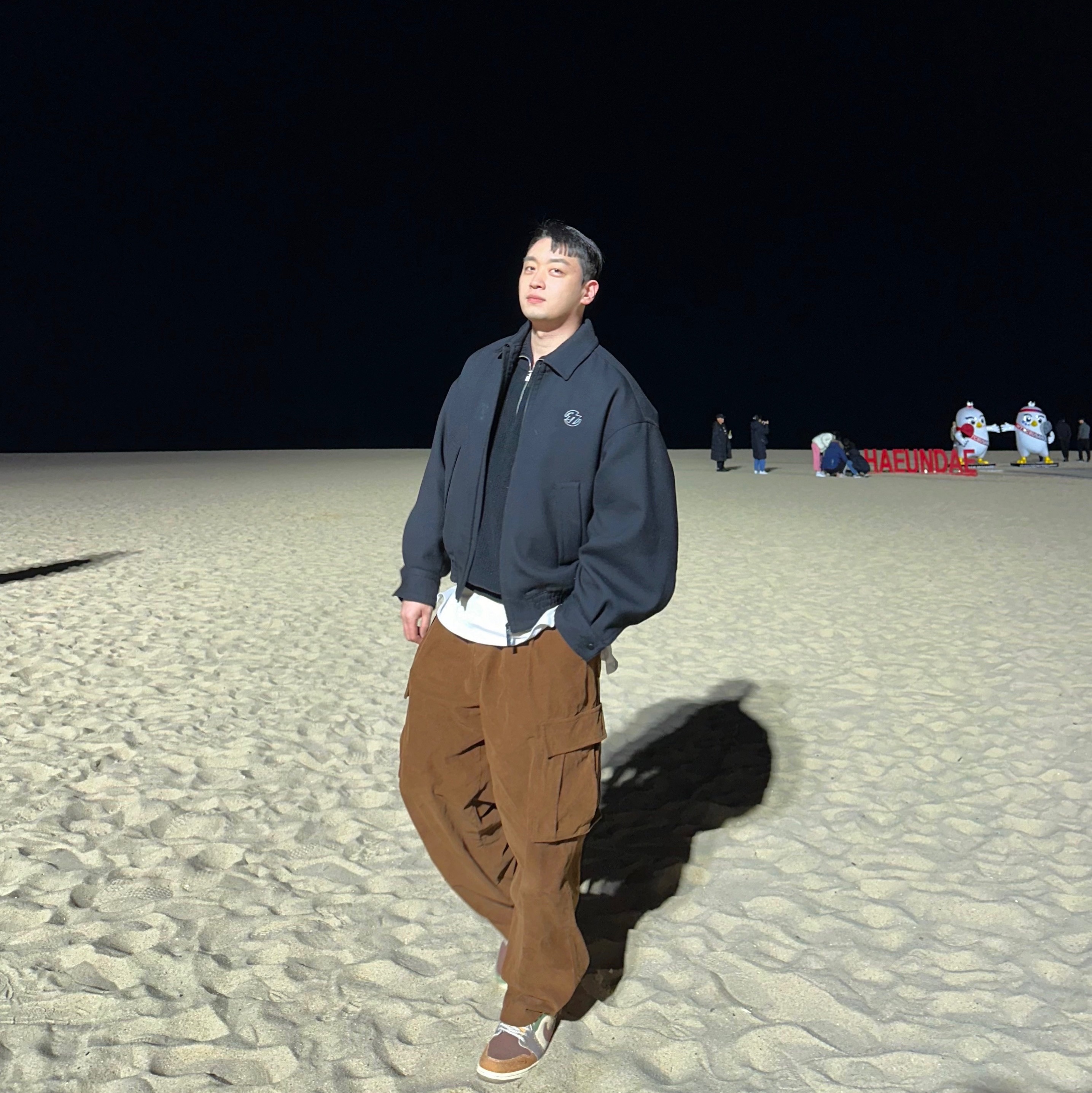 Zara x Ader Error Oversize Collar Bomber Jacket Black, Jordan 1 x Zion Williamson Retro Low OG Flax and Oil Green 착용 스타일