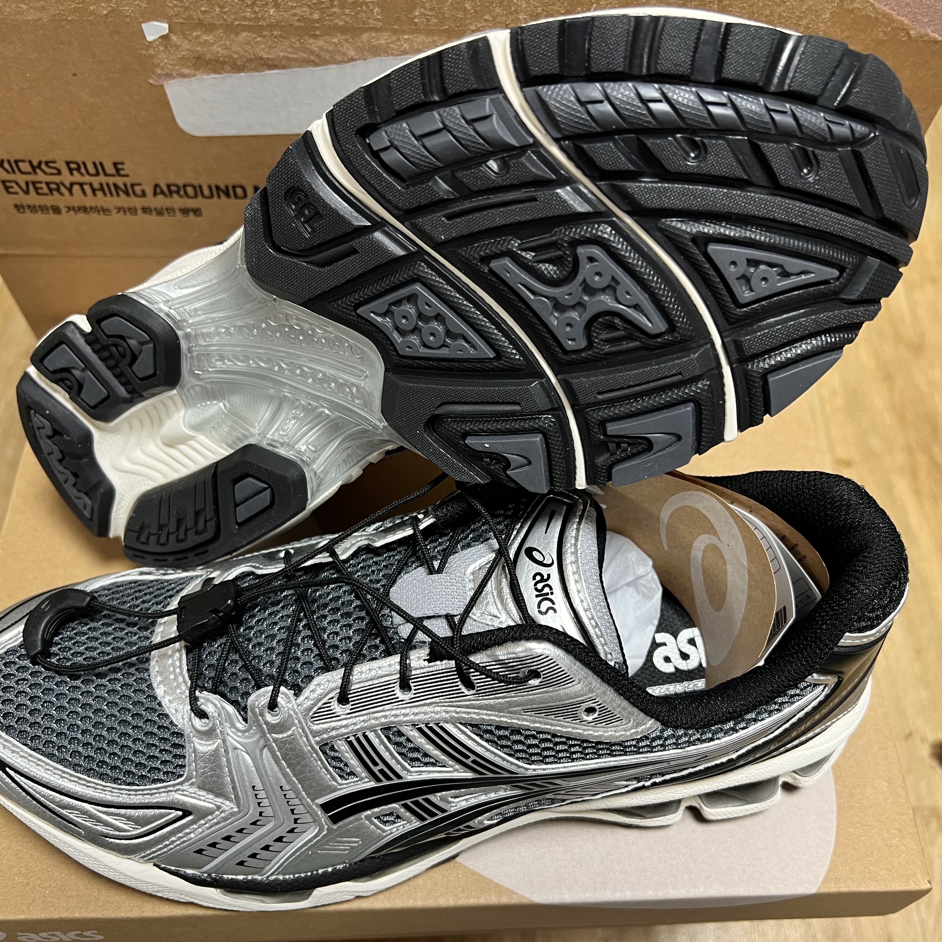 Asics Unlimited Gel-Kayano 14 Carrier Grey Black 착용 스타일 - 4