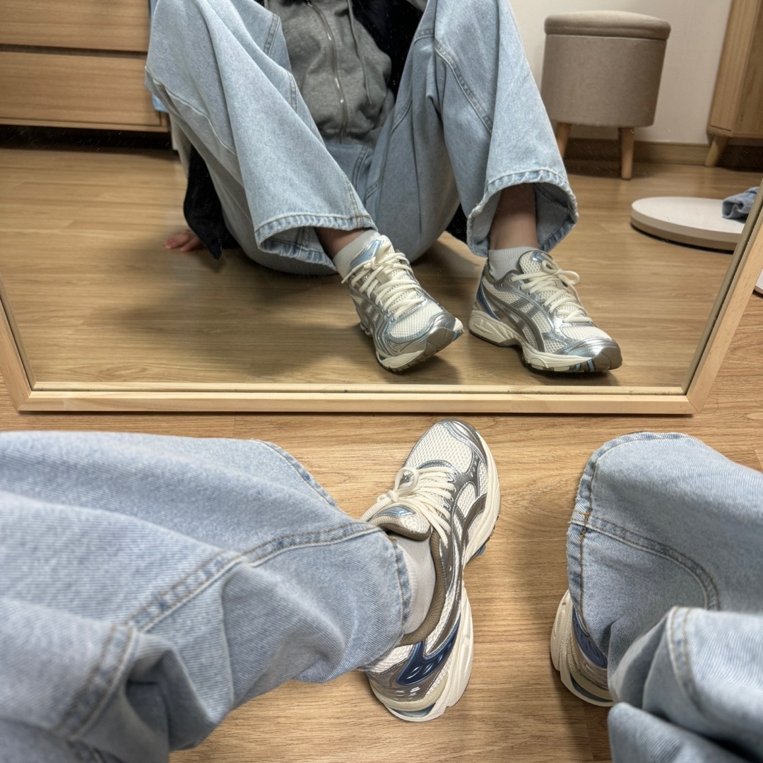 (W) Asics Gel-Kayano 14 Cream Pepper 착용 스타일 - 2