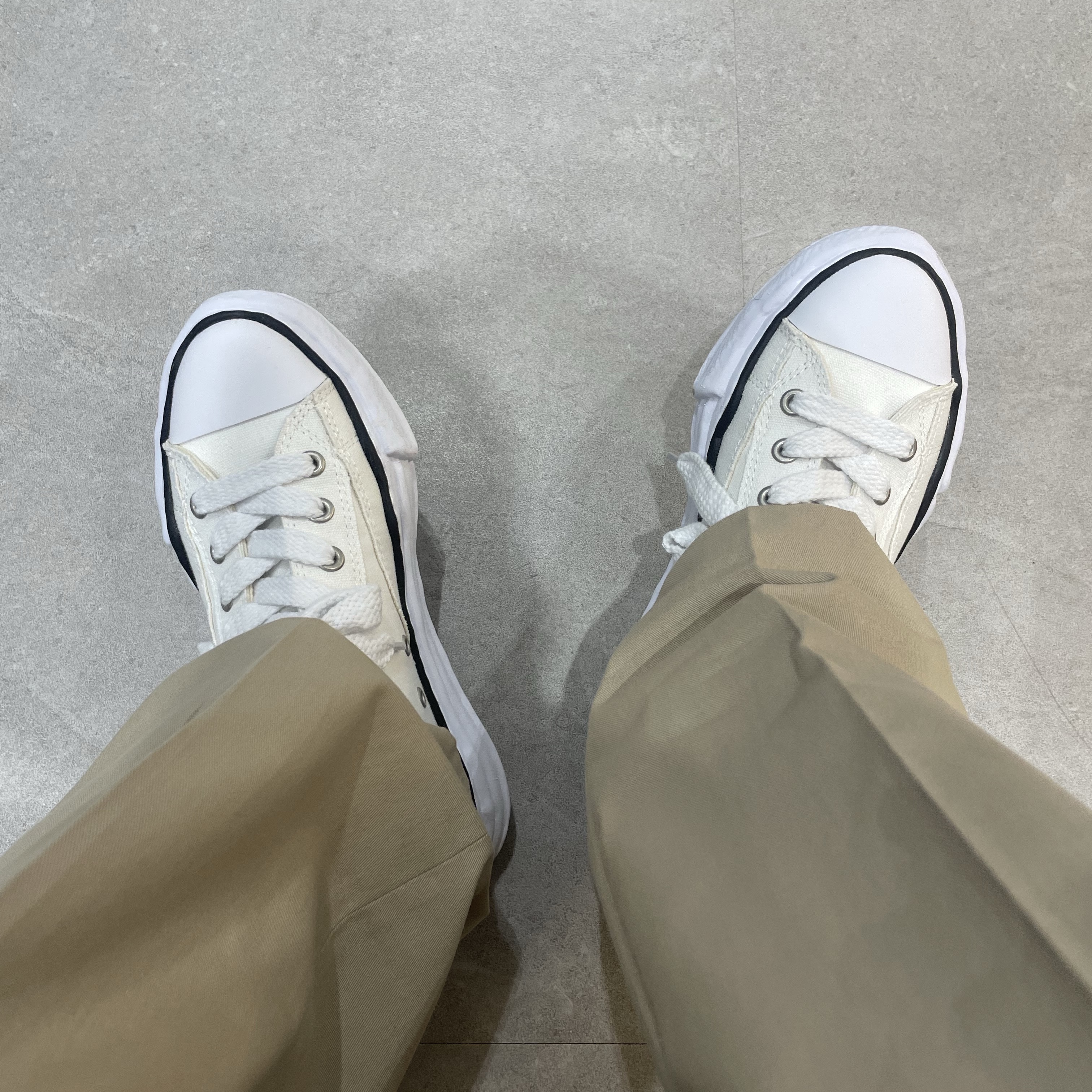 Maison Mihara Yasuhiro Peterson OG Sole Canvas Low Sneakers White 착용 스타일