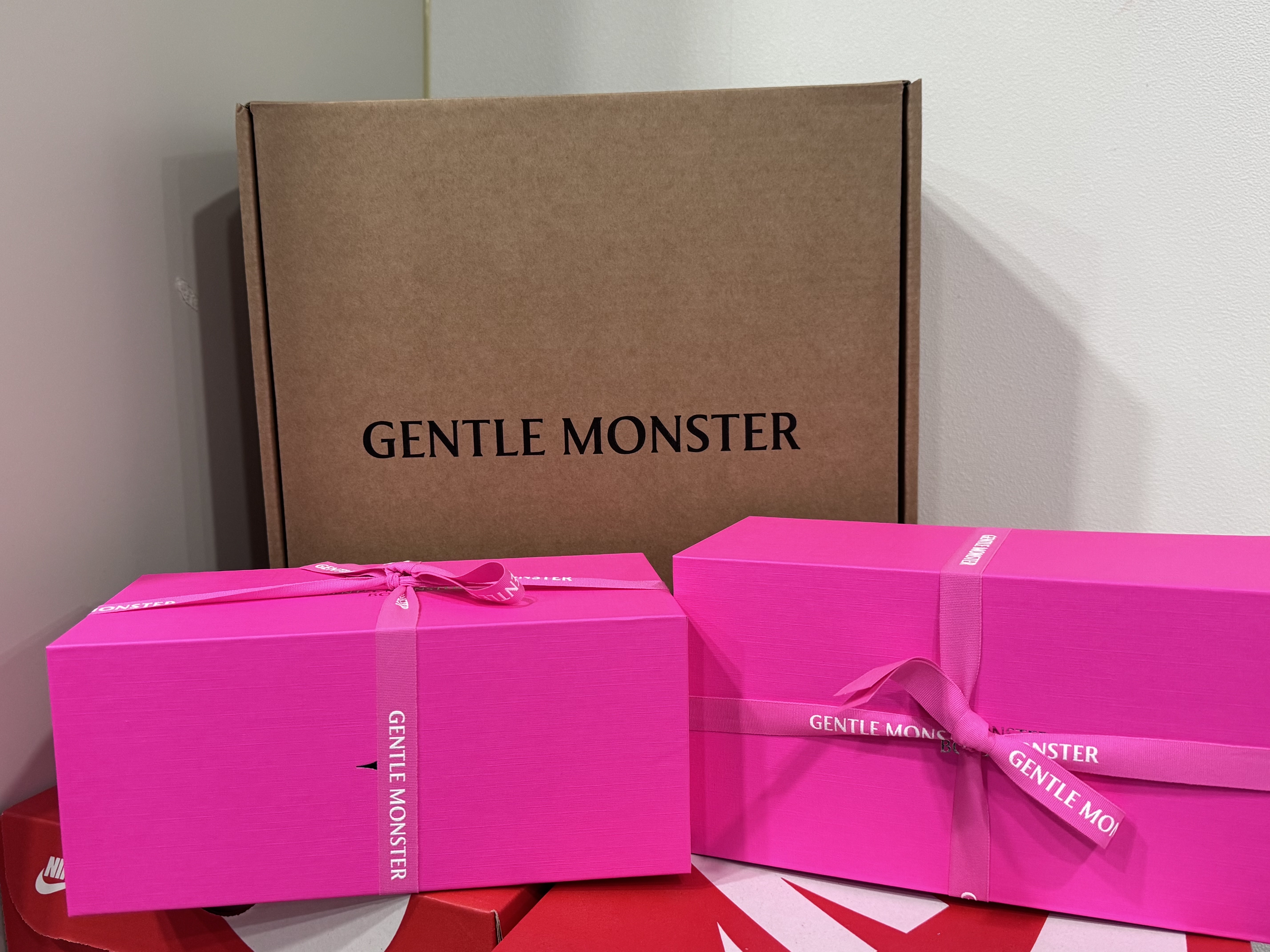 Gentle Monster Aba 02 Silver 착용 스타일 - 2