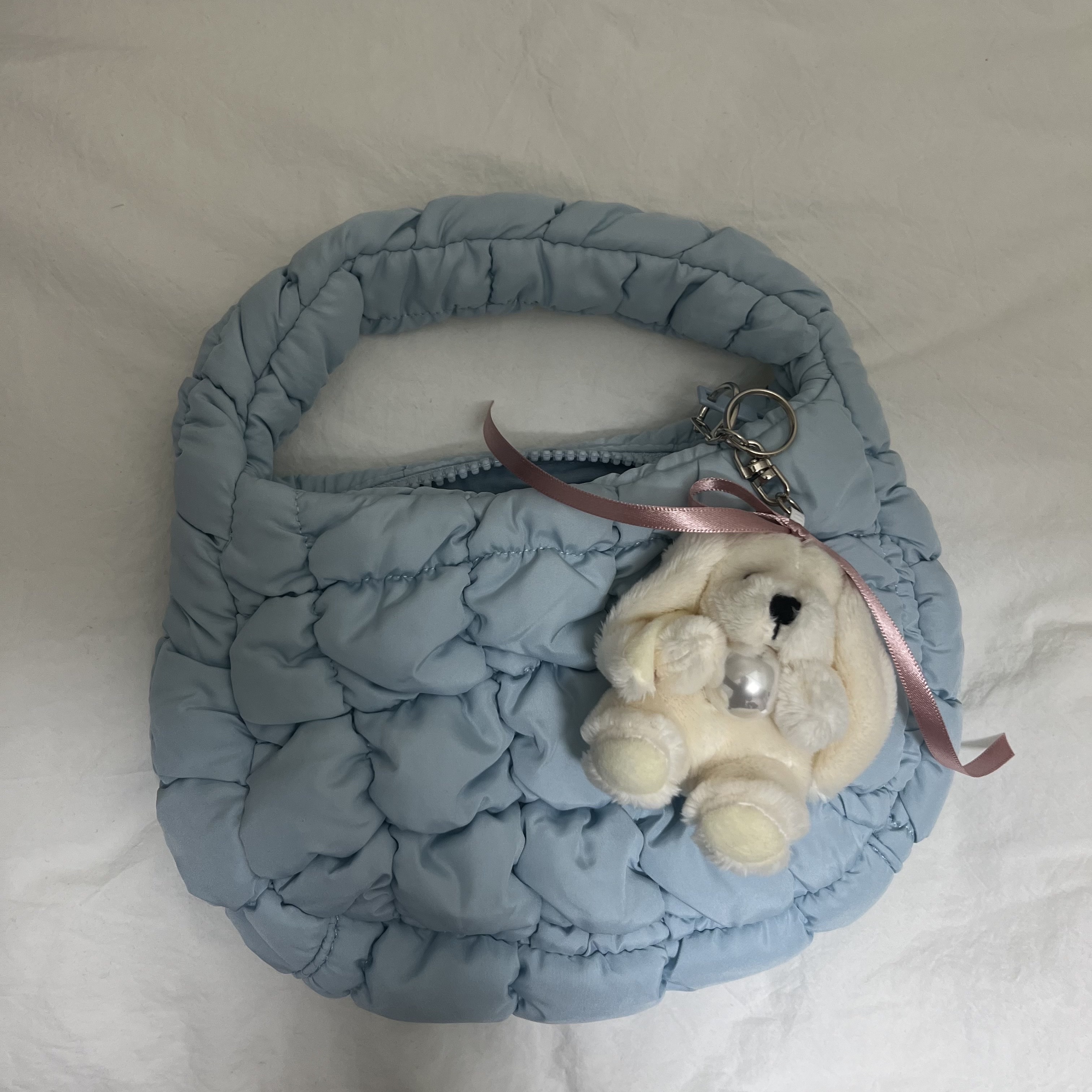 COS Quilted Micro Bag Light Blue 착용 스타일