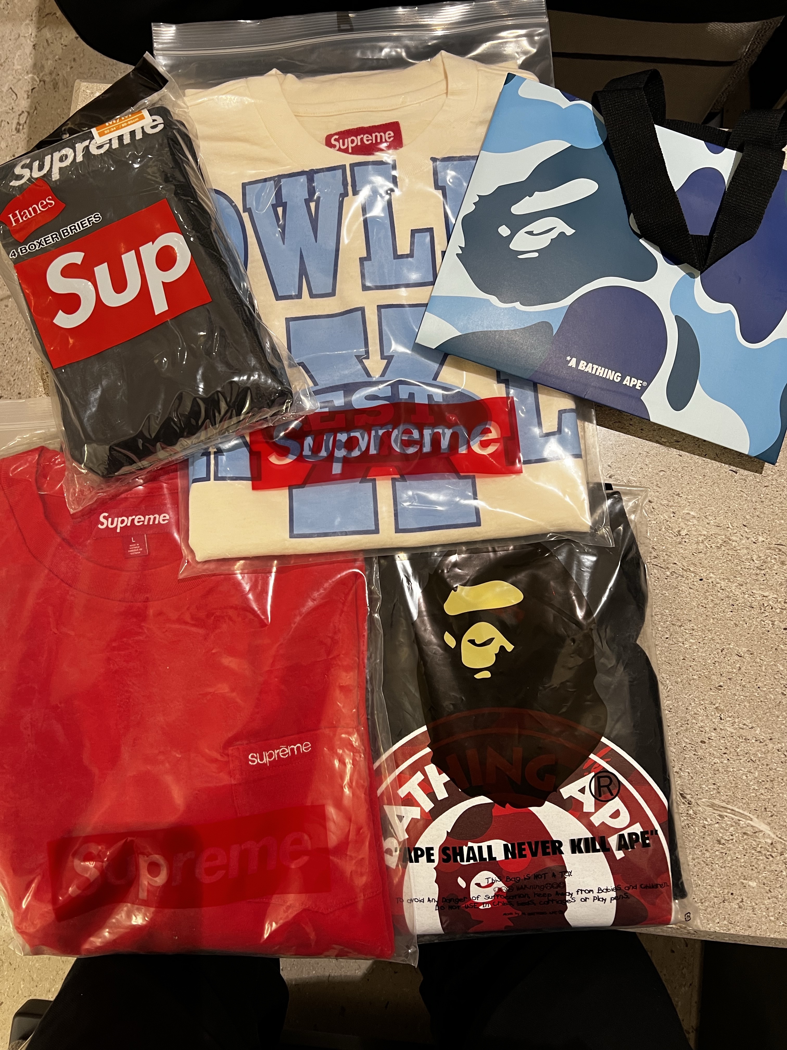 Jordan 1 Retro High OG Chicago 2022, Supreme 99 LS Football Top Maroon - 24SS 착용 스타일 - 2