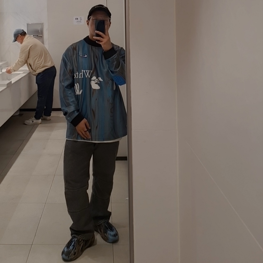 Nike x Off-White NRG Jersey Imperial Blue - US/EU, Adidas Yeezy Foam RNNR MX Cinder 착용 스타일