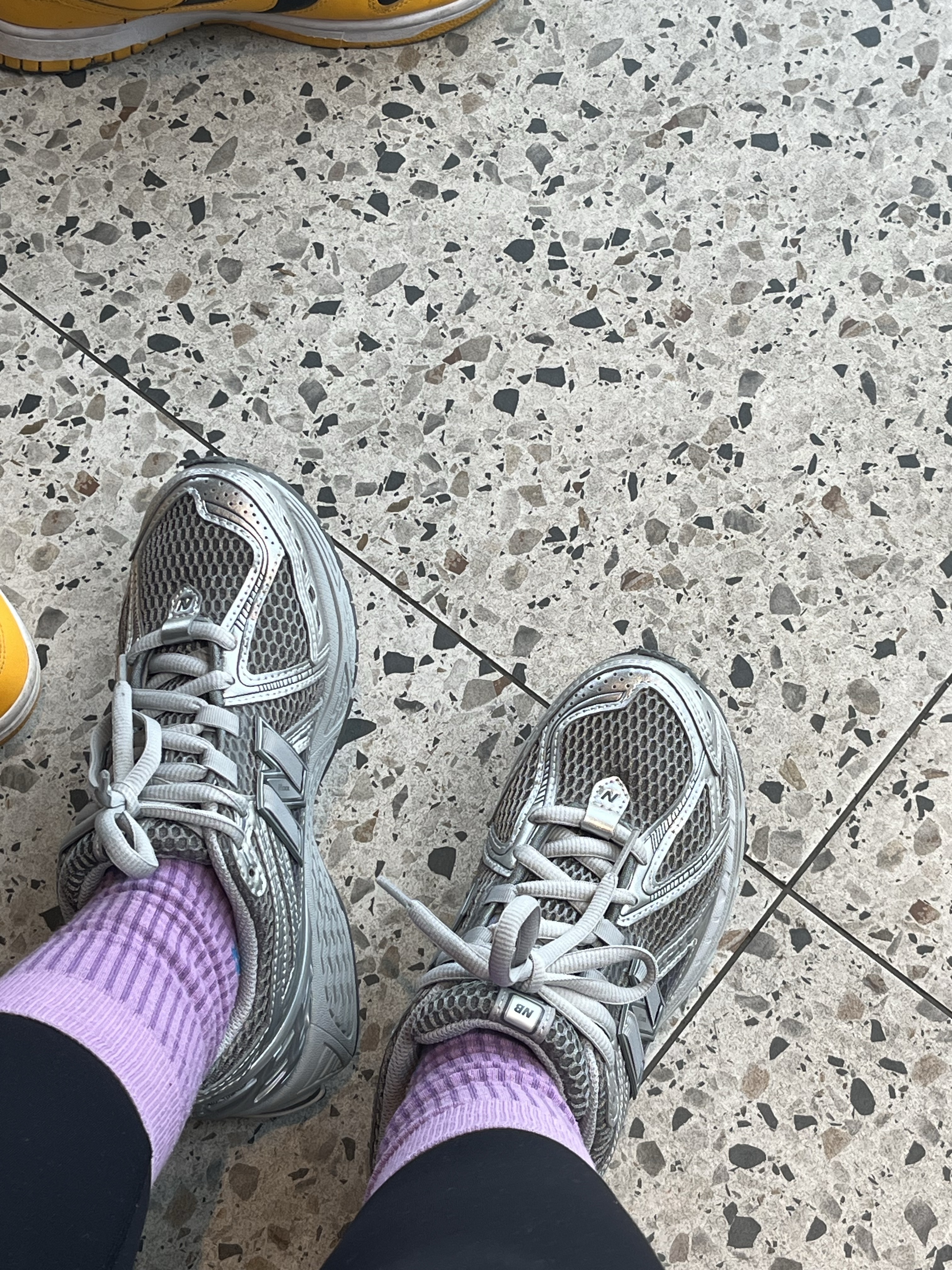New Balance 1906R Harbor Grey Silver Metalic 착용 스타일