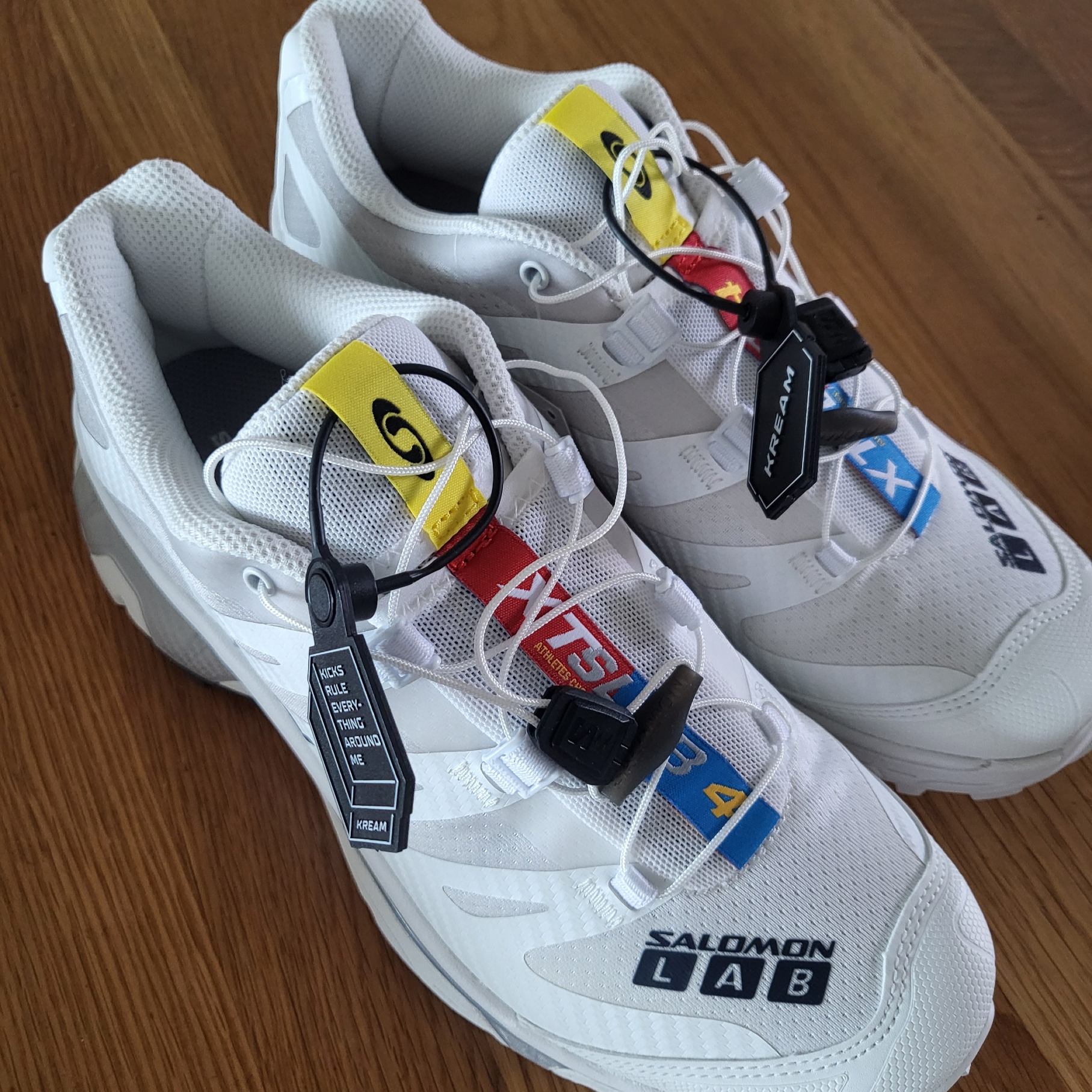 Salomon XT-4 White Lunar Rock 착용 스타일