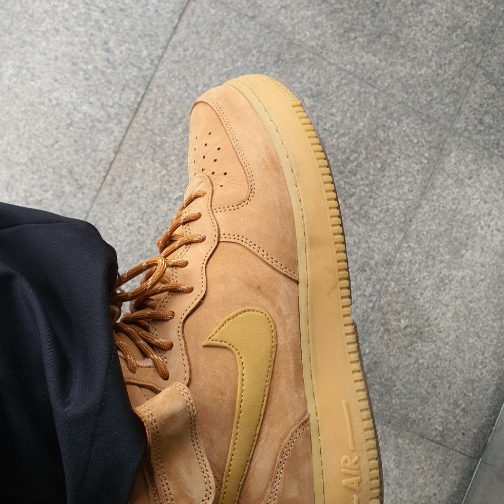 Nike Air Force 1 Mid '07 WB Flax 착용 스타일 - 2