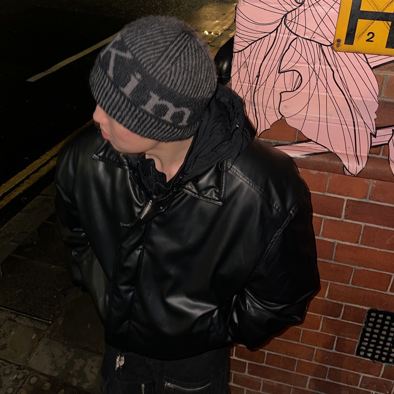 (W) Matin Kim Matin Stripe Two Tone Beanie Black 착용 스타일 - 1