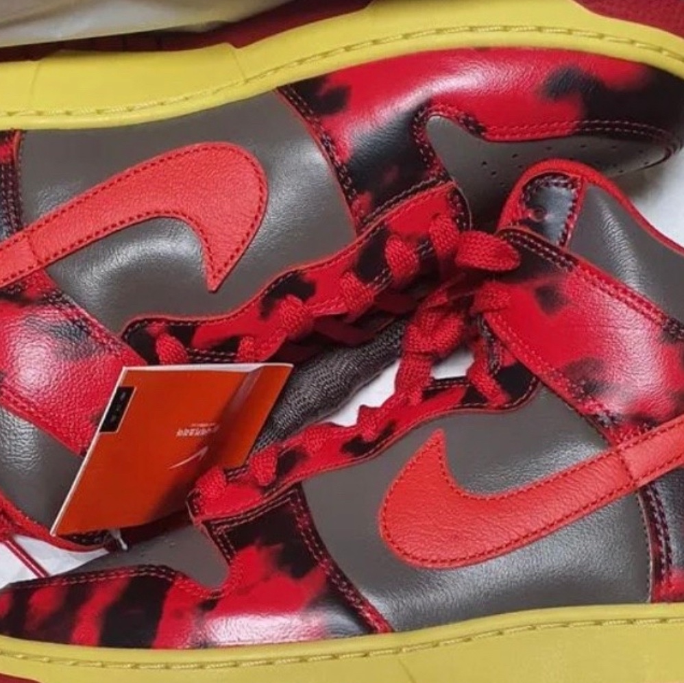 Nike Dunk High 1985 SP Red Acid Wash 착용 스타일
