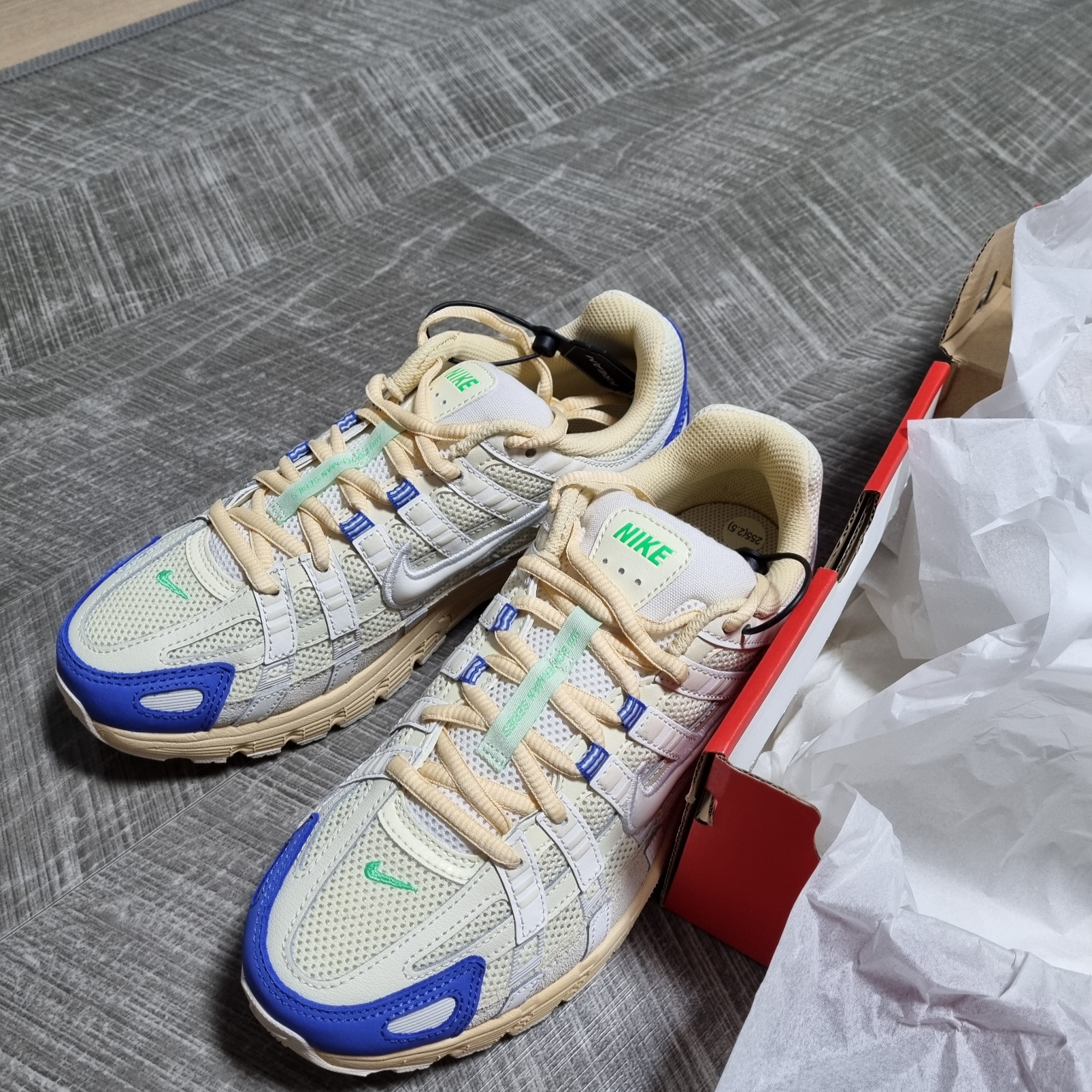 Nike P-6000 Coconut Milk Medium Blue 착용 스타일