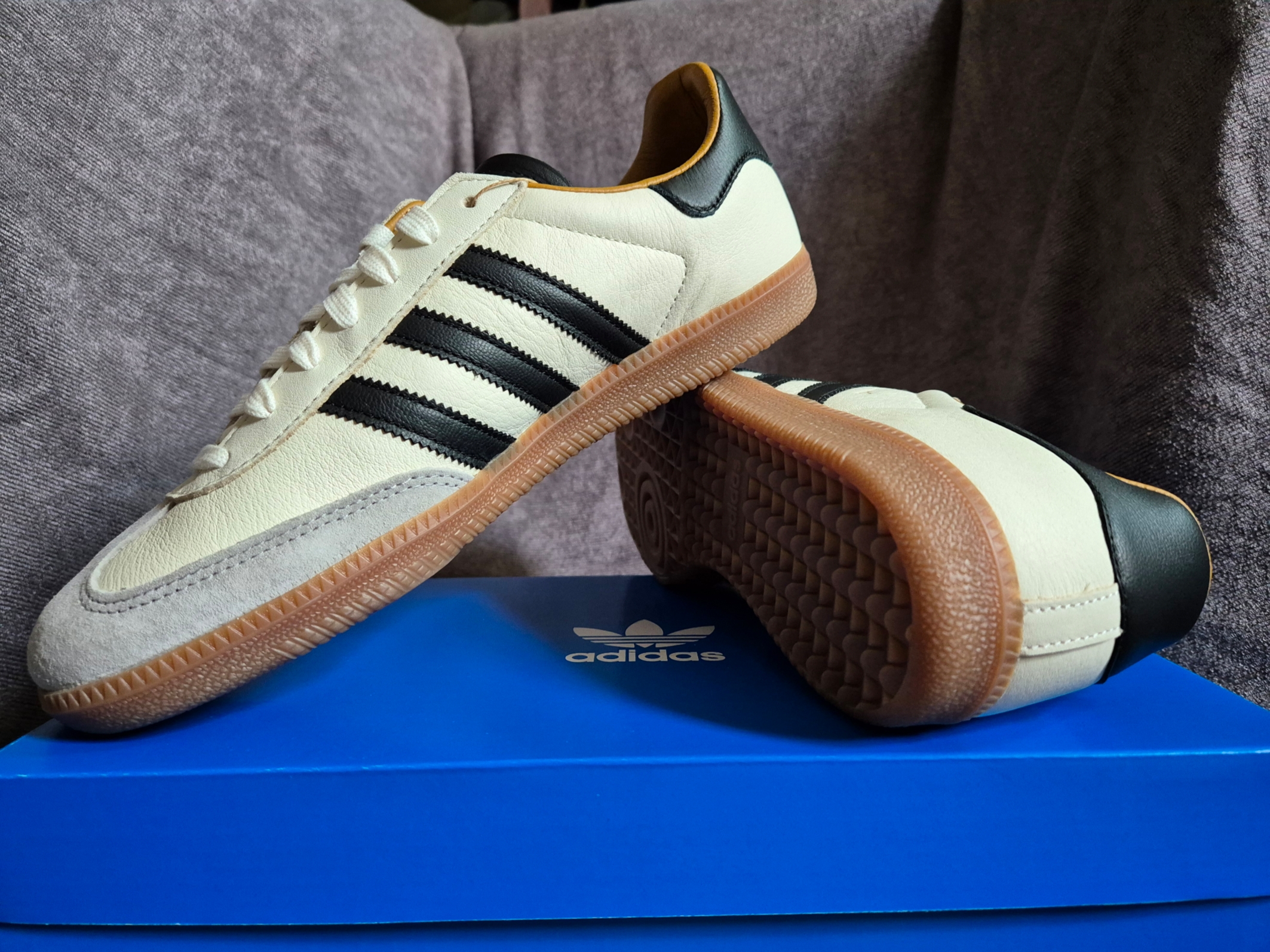 Adidas x JJJJound Samba OG Off White Core Black 착용 스타일 - 3