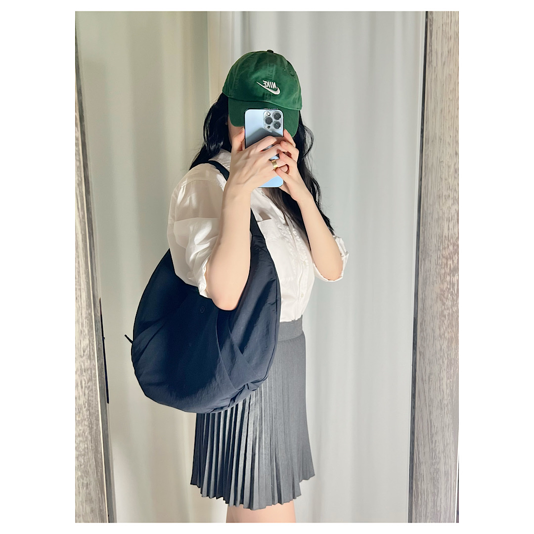Lululemon Pleated Shoulder Bag 10L Mojave Tan Black, Nike Heritage 86 Futura Washed Cap Gorge Green 착용 스타일