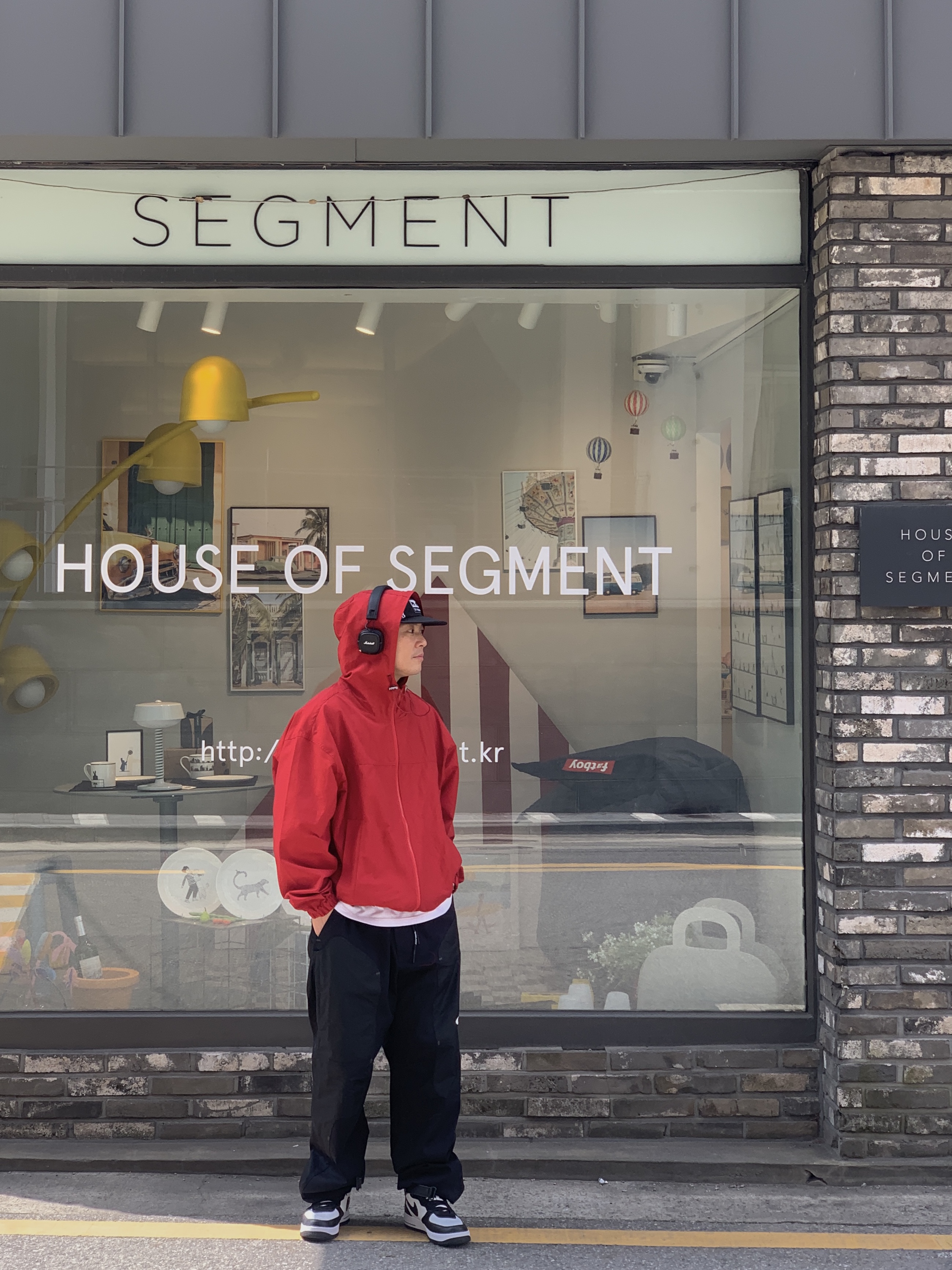 Stussy Stu Arch Strapback Cap Black, Thisisneverthat x Grateful Dead SYF Wind Jacket Off Black 착용 스타일 - 6