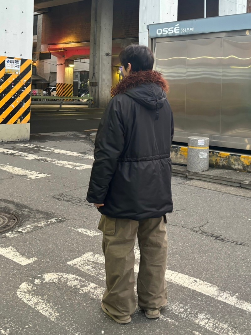 Our Legacy Mirage Tech Snorkle Parka Black Wax, Our Legacy Mount Cargo Uniform Olive Herringbone 착용 스타일 - 2