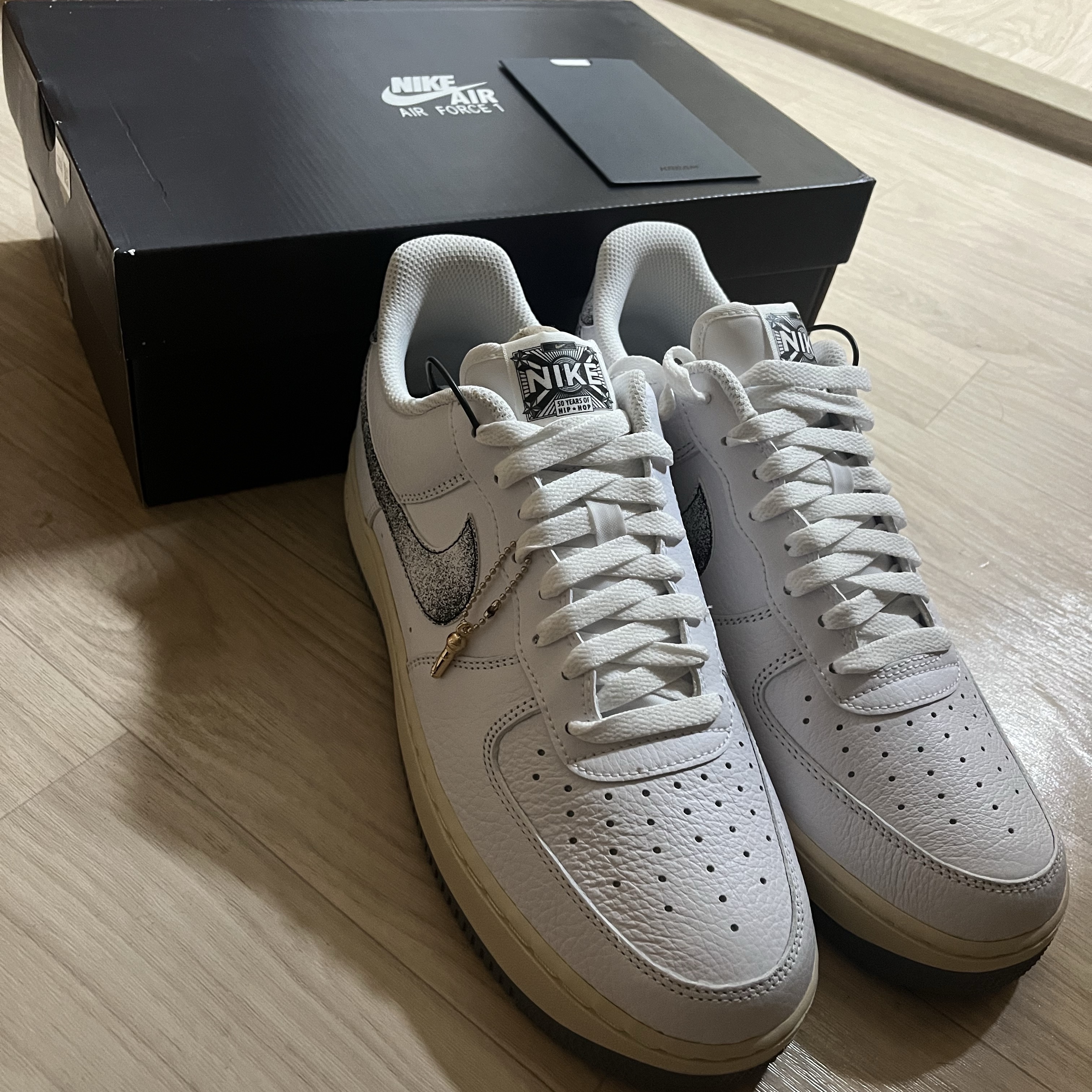 Nike Air Force 1 '07 LX White Smoke Grey 착용 스타일