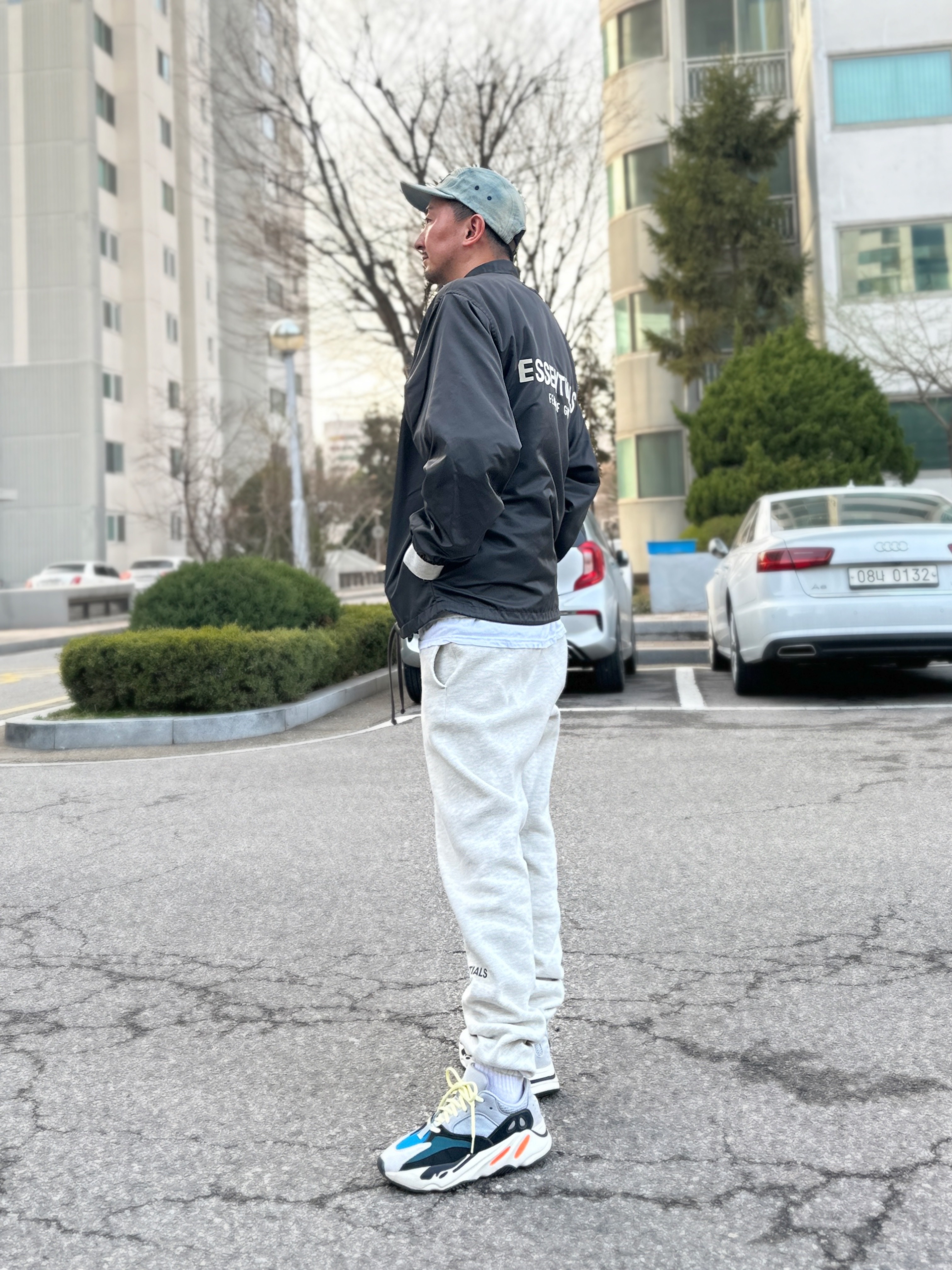Supreme Washed Chino Twill Camp Cap Dirty Indigo - 24SS, Essentials Coaches Jacket Off Black - 22FW 착용 스타일